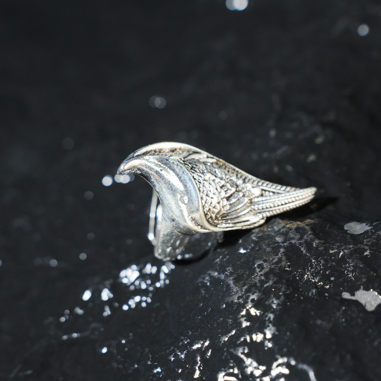 Wing shaped gothic ring with dynamic curves, feathered statement band, mystical guardian style, ideal for bold outfits & symbolic styling