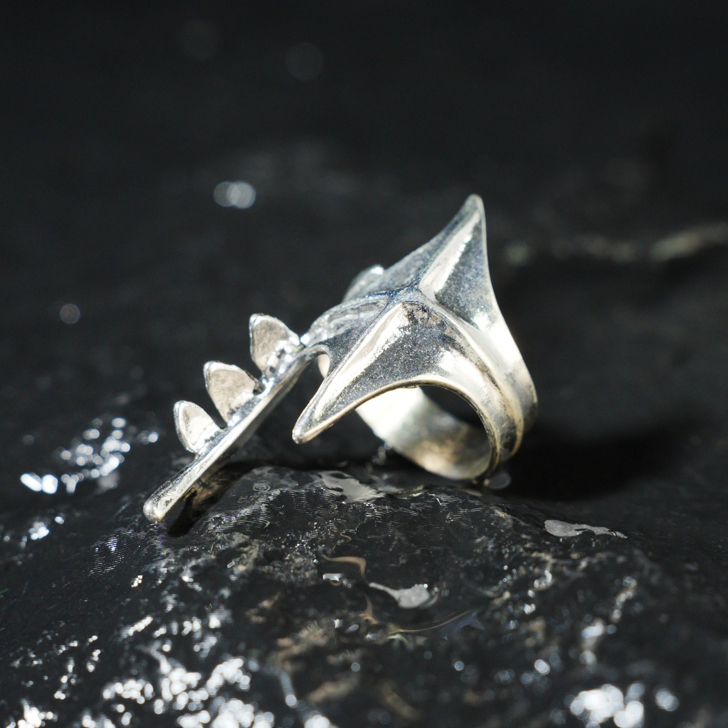 Leaf-inspired ring, minimalist nature accessory, open wrap design with flowing curves, symbolic growth jewelry for daily wear or gift