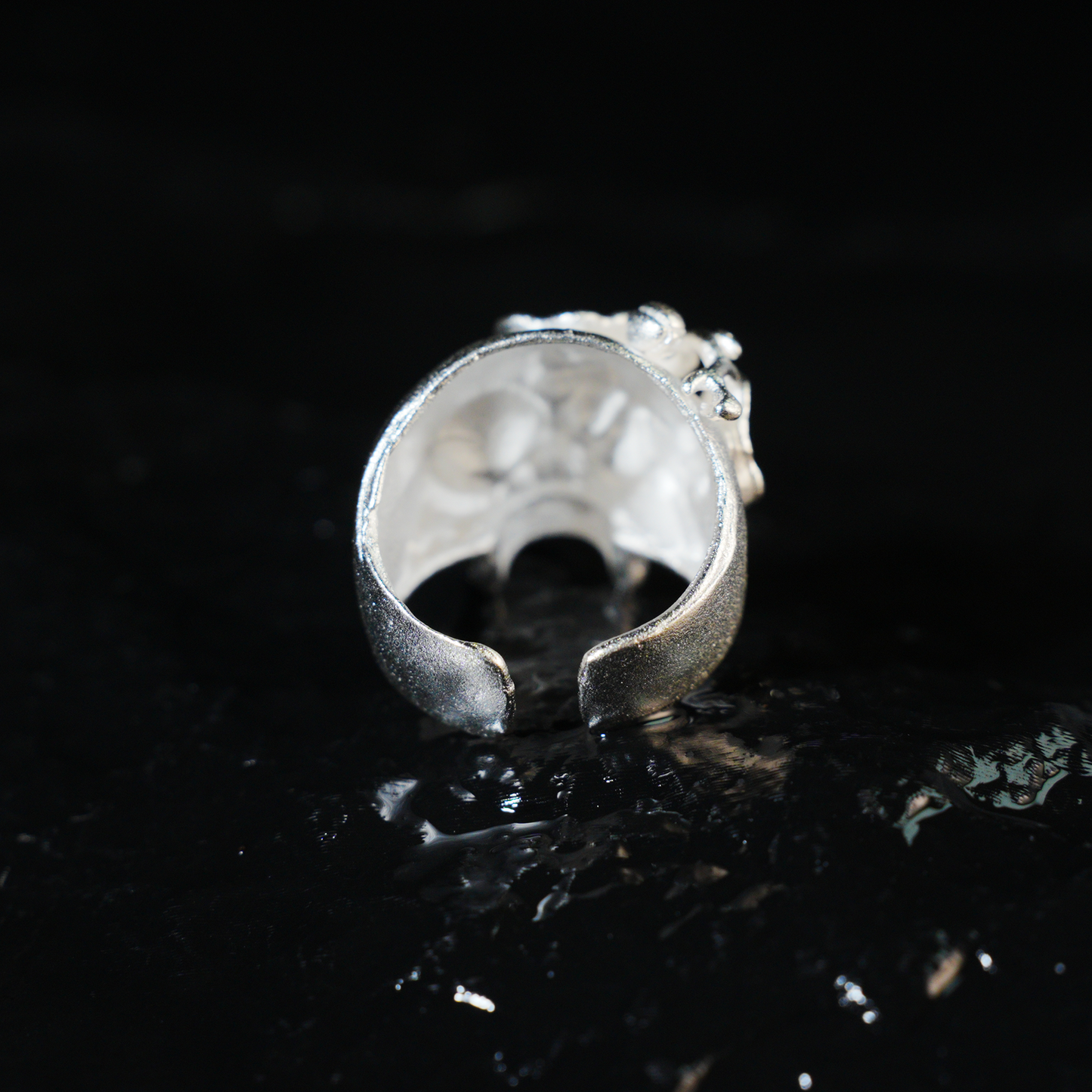 Floraler Totenkopf Ring, Gothic Geschnitzter Statement Ring, Dunkler Punk Schmuck mit 3D Floral Totenkopf Design