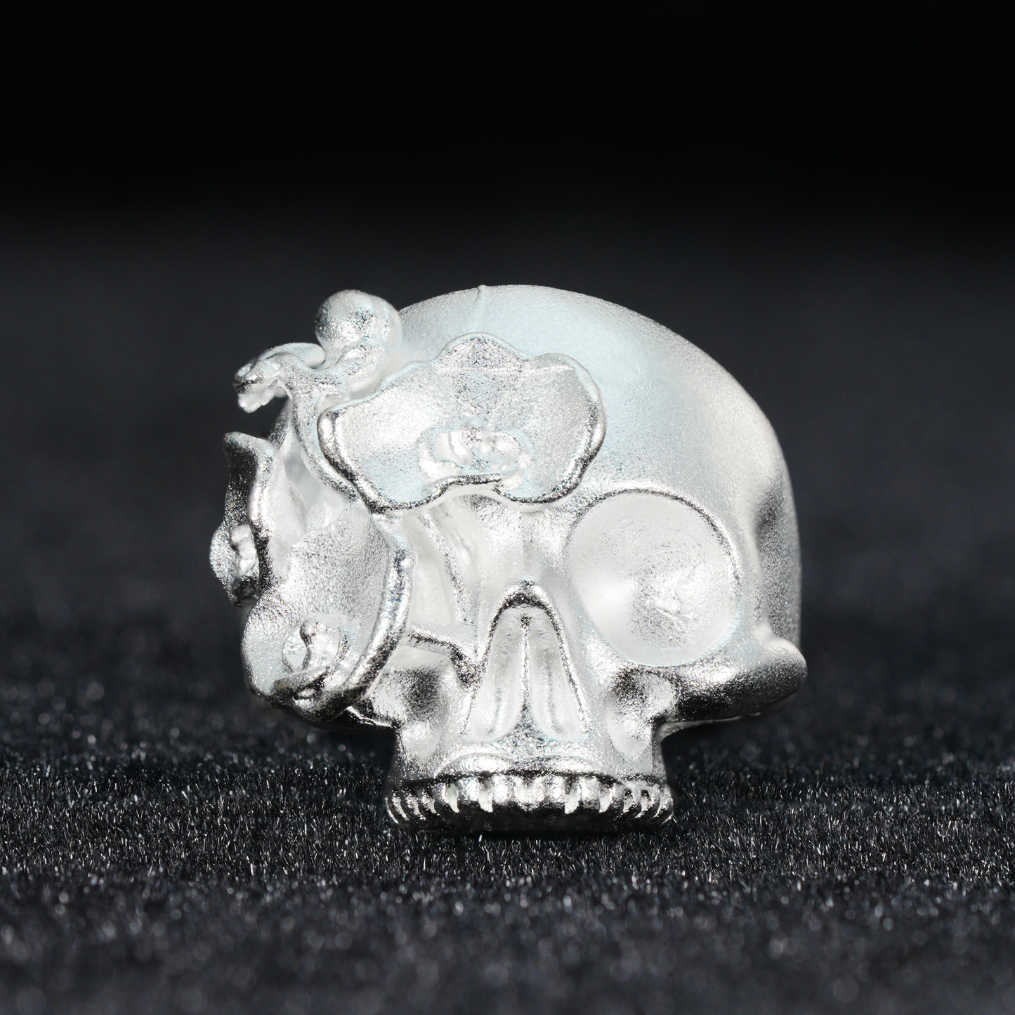Floraler Totenkopf Ring, Gothic Geschnitzter Statement Ring, Dunkler Punk Schmuck mit 3D Floral Totenkopf Design