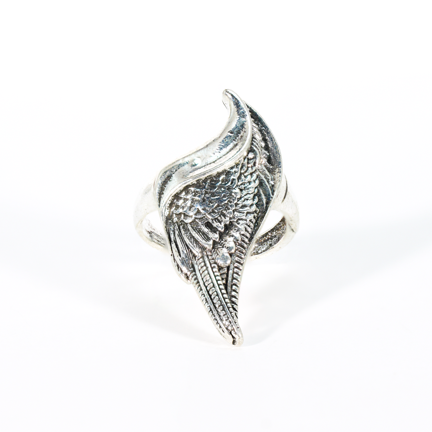 Wing shaped gothic ring with dynamic curves, feathered statement band, mystical guardian style, ideal for bold outfits & symbolic styling