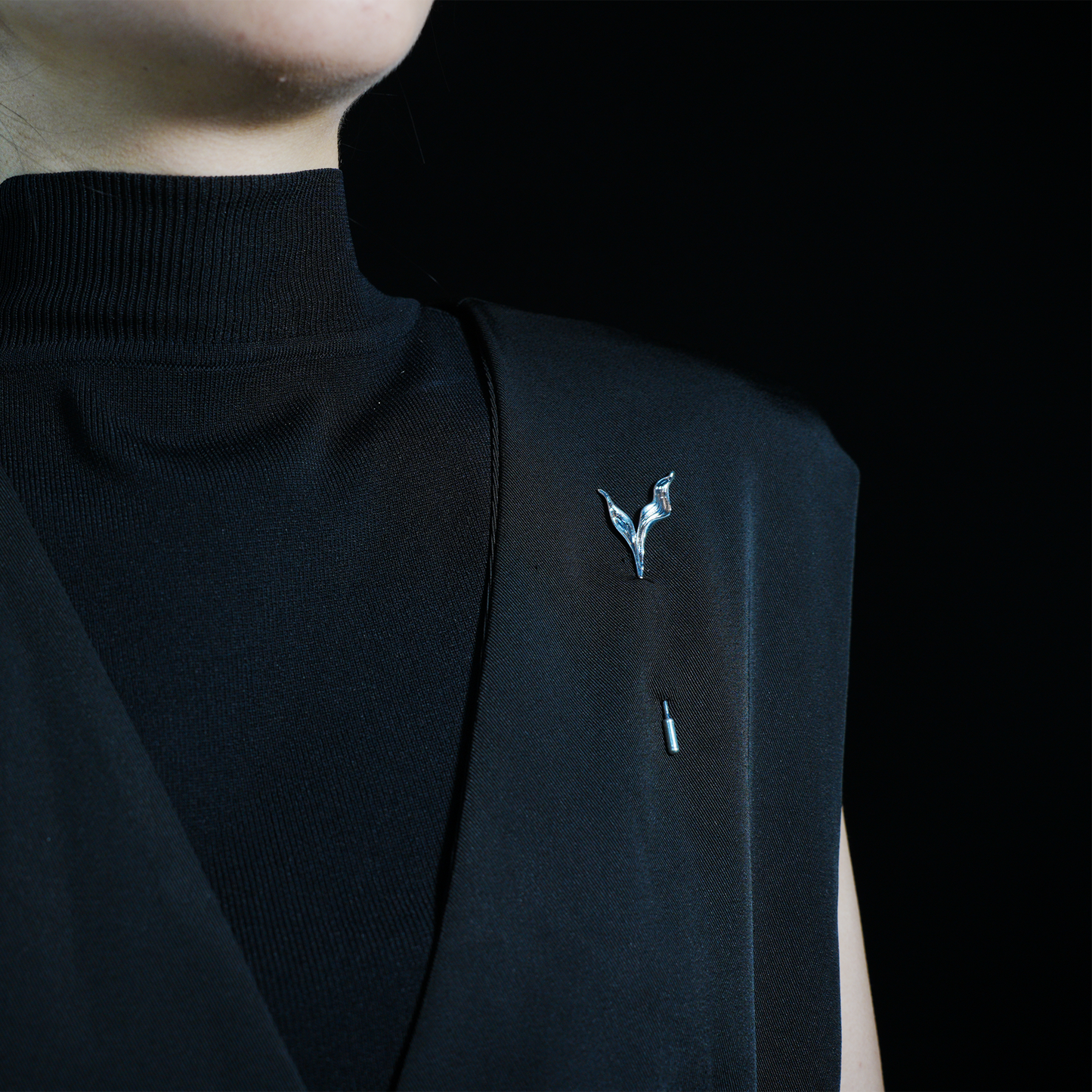 Sprout of Life Brooch - Nature-Inspired Minimalist Design, Symbolizing New Beginnings and Hope