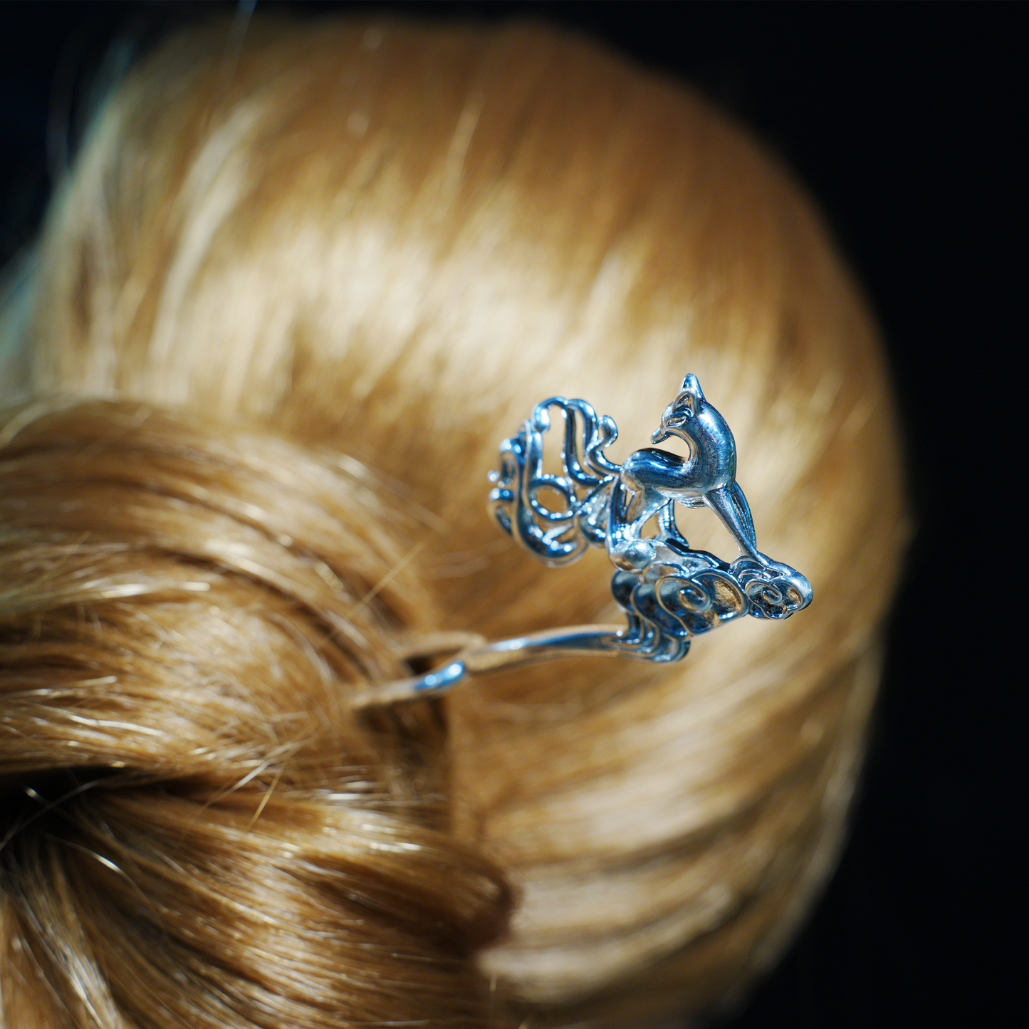 Neunschwänziger Fuchs Haarstab – Chinesische mythische Haarnadel, Hanfu Accessoire, Folk Schutzgeist Anstecknadel