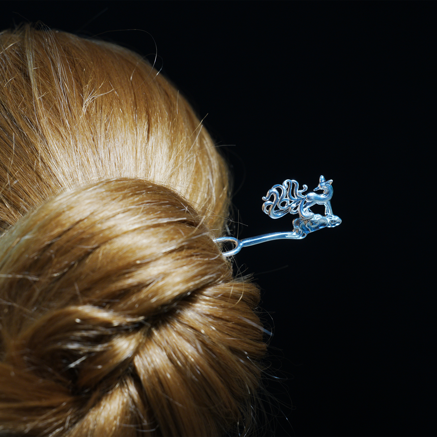 Neunschwänziger Fuchs Haarstab – Chinesische mythische Haarnadel, Hanfu Accessoire, Folk Schutzgeist Anstecknadel