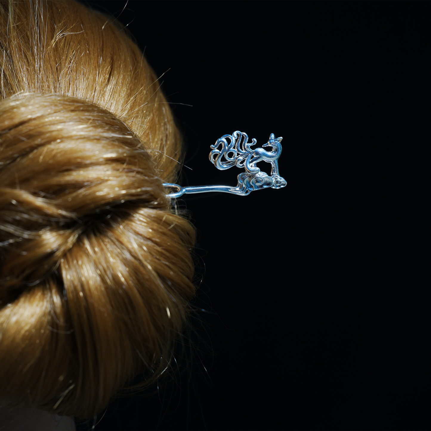 Neunschwänziger Fuchs Haarstab – Chinesische mythische Haarnadel, Hanfu Accessoire, Folk Schutzgeist Anstecknadel