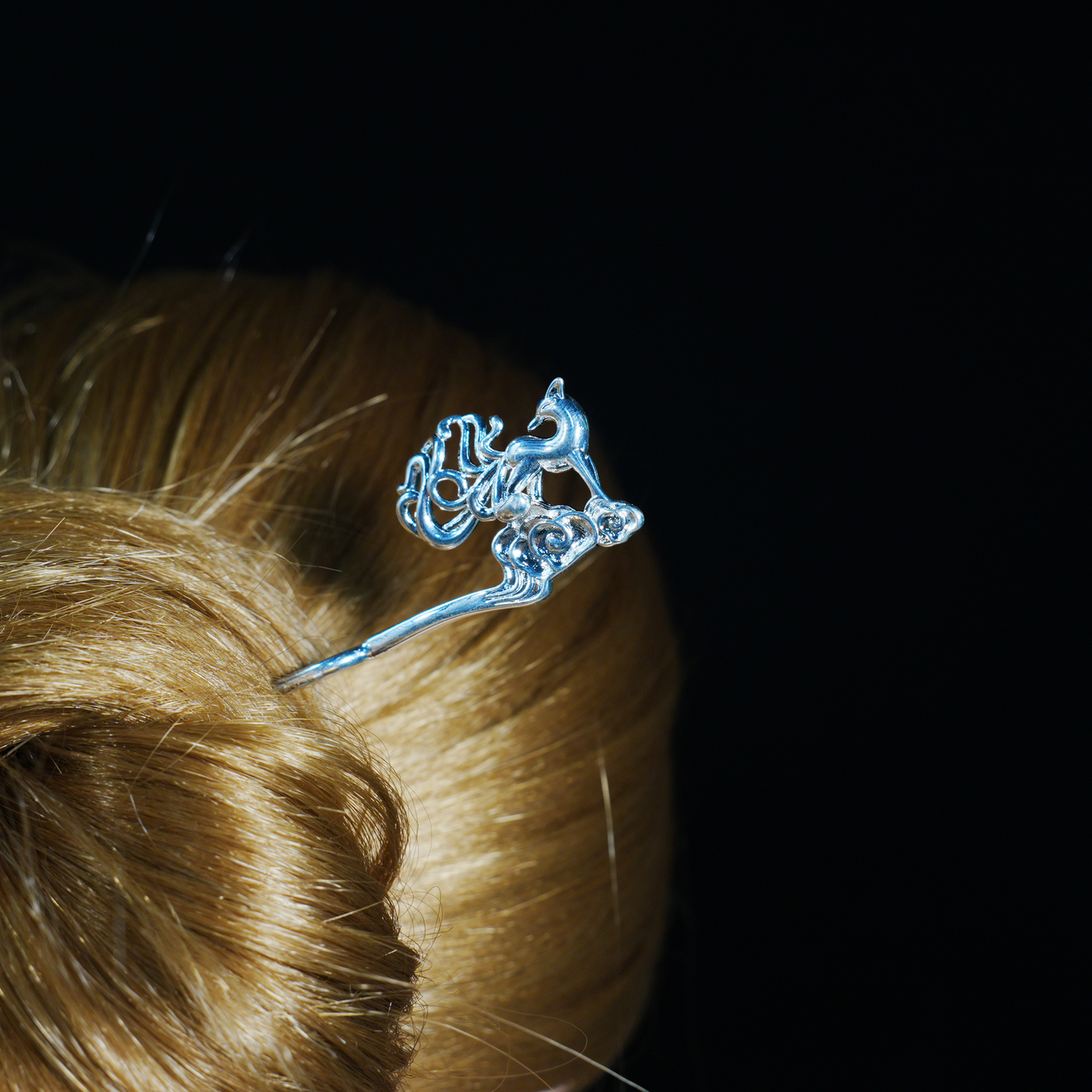 Neunschwänziger Fuchs Haarstab – Chinesische mythische Haarnadel, Hanfu Accessoire, Folk Schutzgeist Anstecknadel
