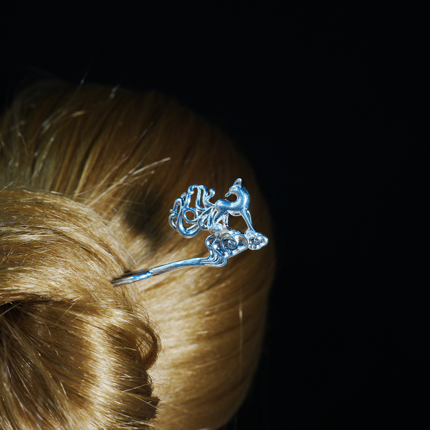 Neunschwänziger Fuchs Haarstab – Chinesische mythische Haarnadel, Hanfu Accessoire, Folk Schutzgeist Anstecknadel