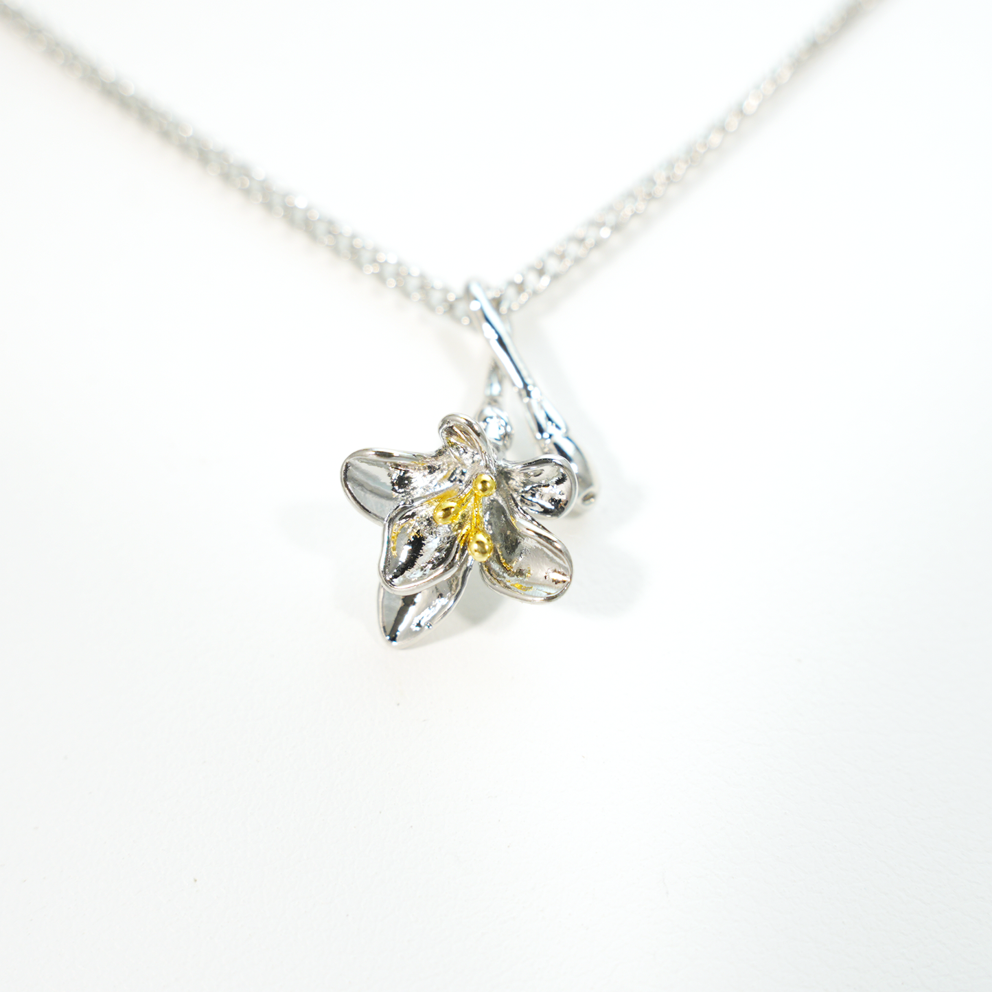 Silver Gold Floral Necklace | Minimal Nature-Inspired Jewelry | Sentimental Gift for Everyday & Travel