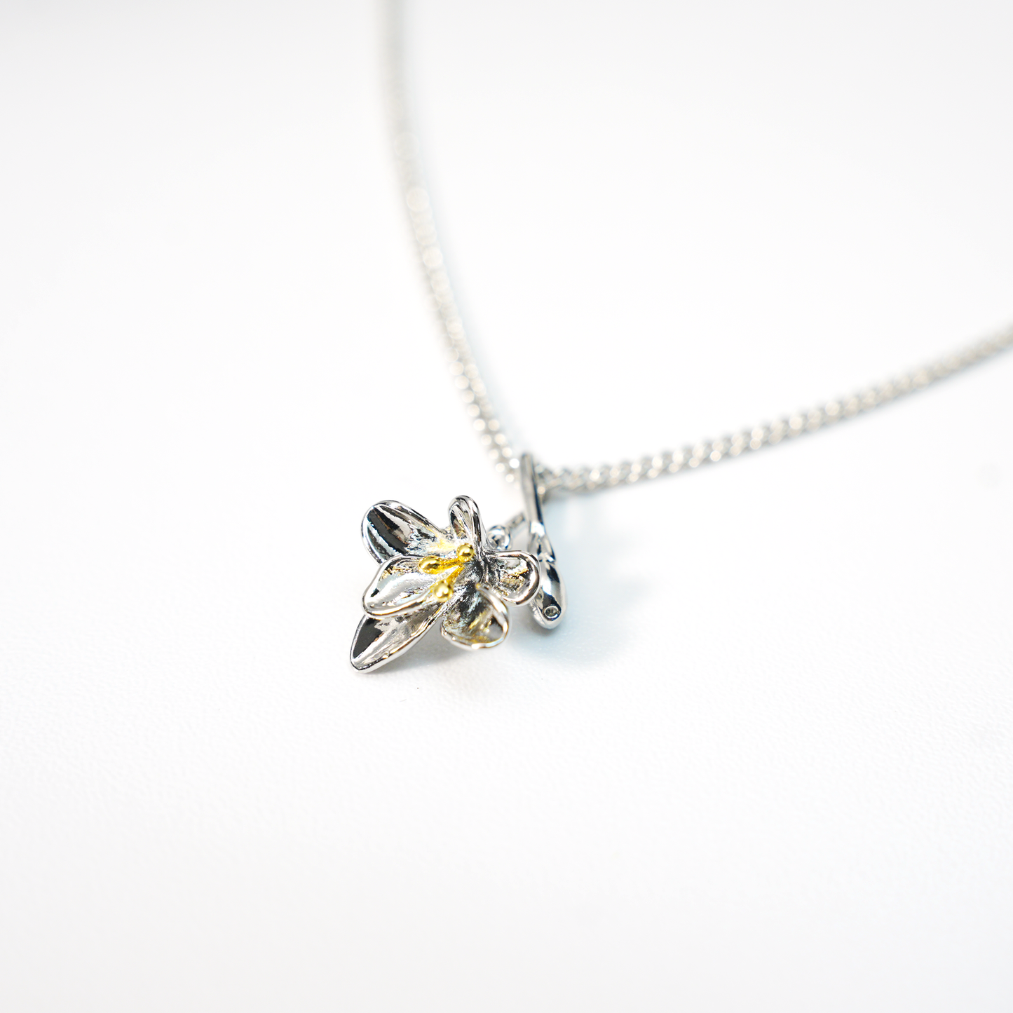 Silver Gold Floral Necklace | Minimal Nature-Inspired Jewelry | Sentimental Gift for Everyday & Travel