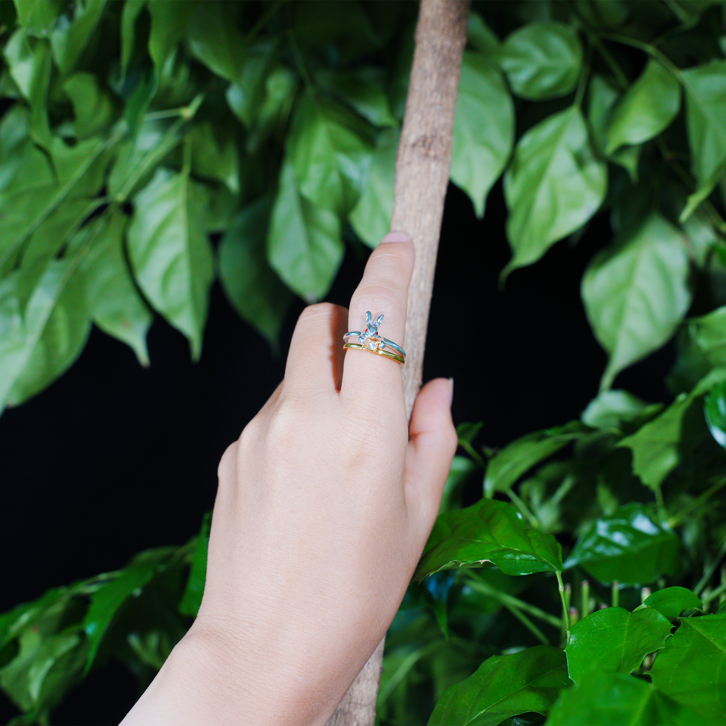 Kaninchen Kristall Umarmungsring, Süßer Hasenschmuck, Zweifarbiger Künstlerring, Fantasy Tier Design, Geschenk für Sie