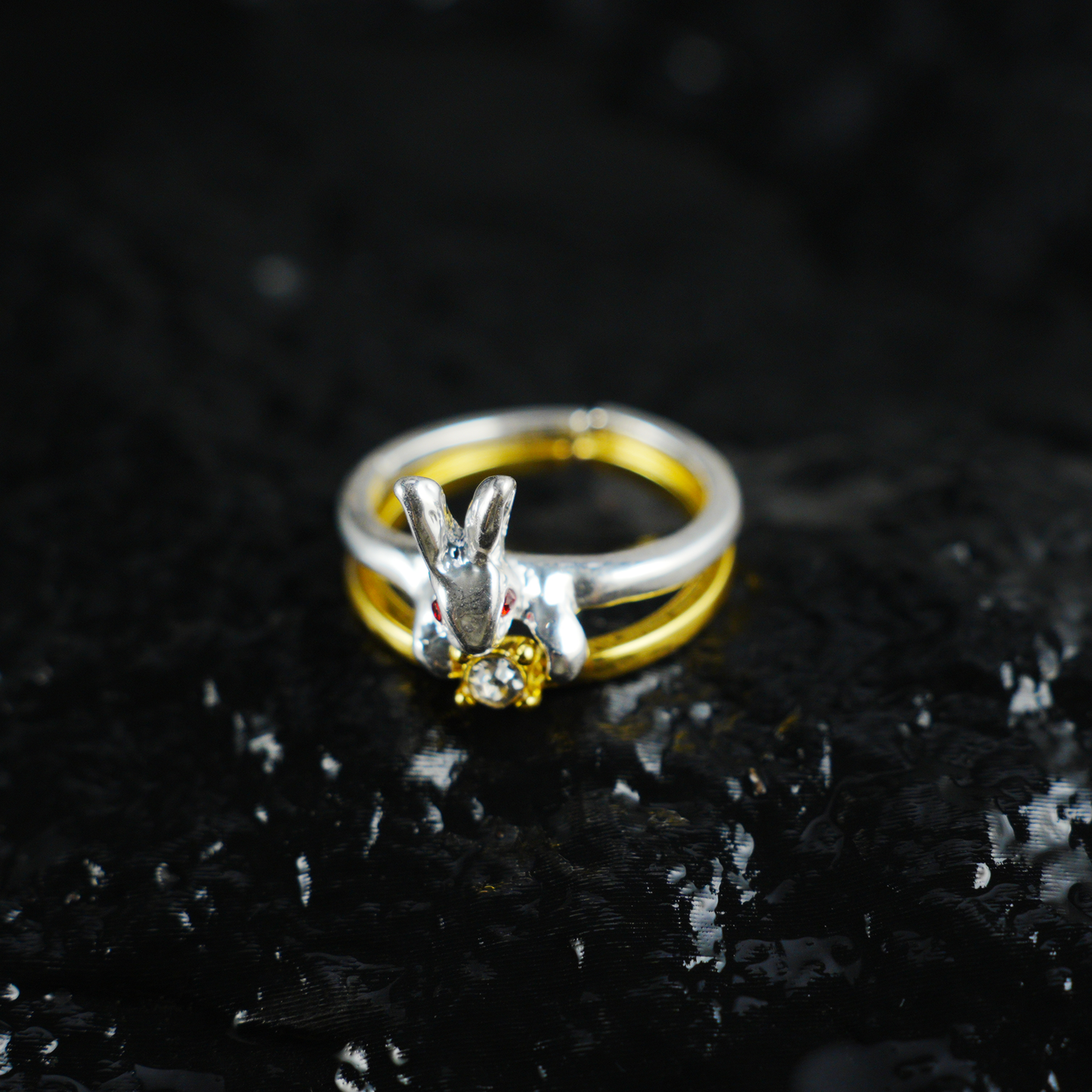 Kaninchen Kristall Umarmungsring, Süßer Hasenschmuck, Zweifarbiger Künstlerring, Fantasy Tier Design, Geschenk für Sie