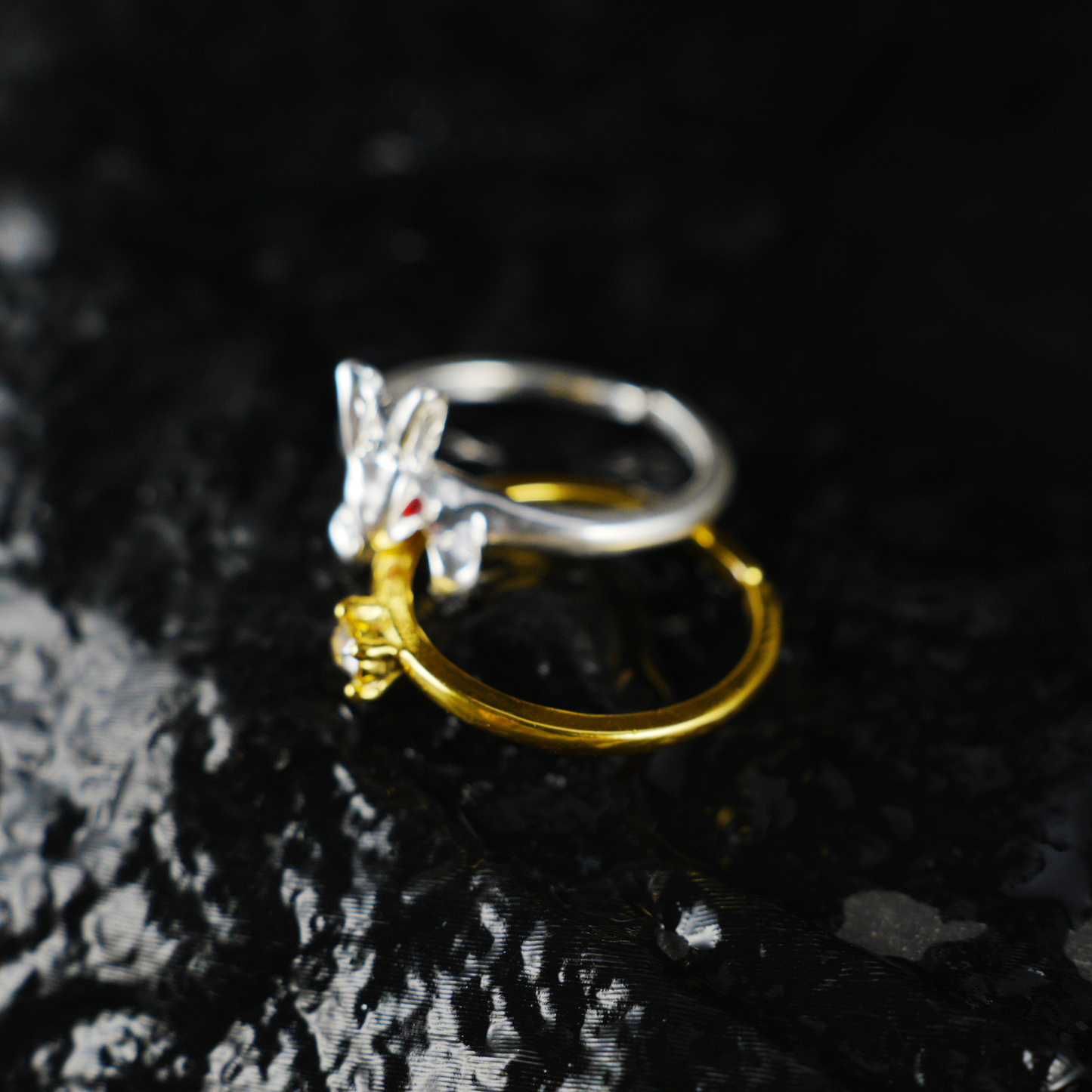 Kaninchen Kristall Umarmungsring, Süßer Hasenschmuck, Zweifarbiger Künstlerring, Fantasy Tier Design, Geschenk für Sie