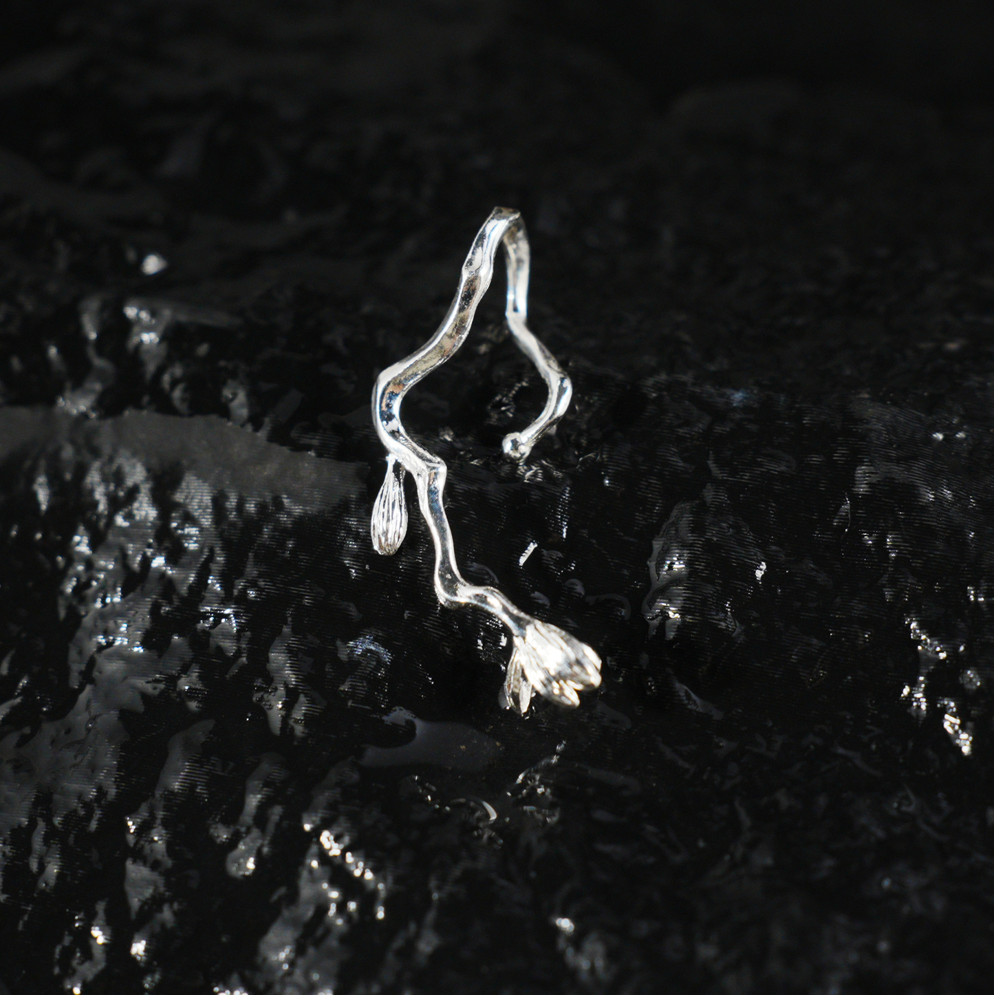 Organic Flow Ear Hook, Minimalist Branch Curve Earcuff, Nature-Inspired Ear Jewelry, Statement Earring