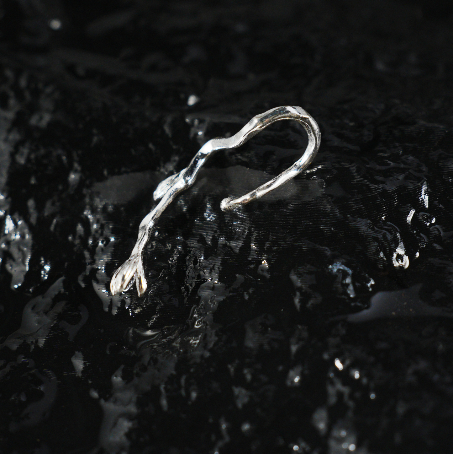 Organic Flow Ear Hook, Minimalist Branch Curve Earcuff, Nature-Inspired Ear Jewelry, Statement Earring