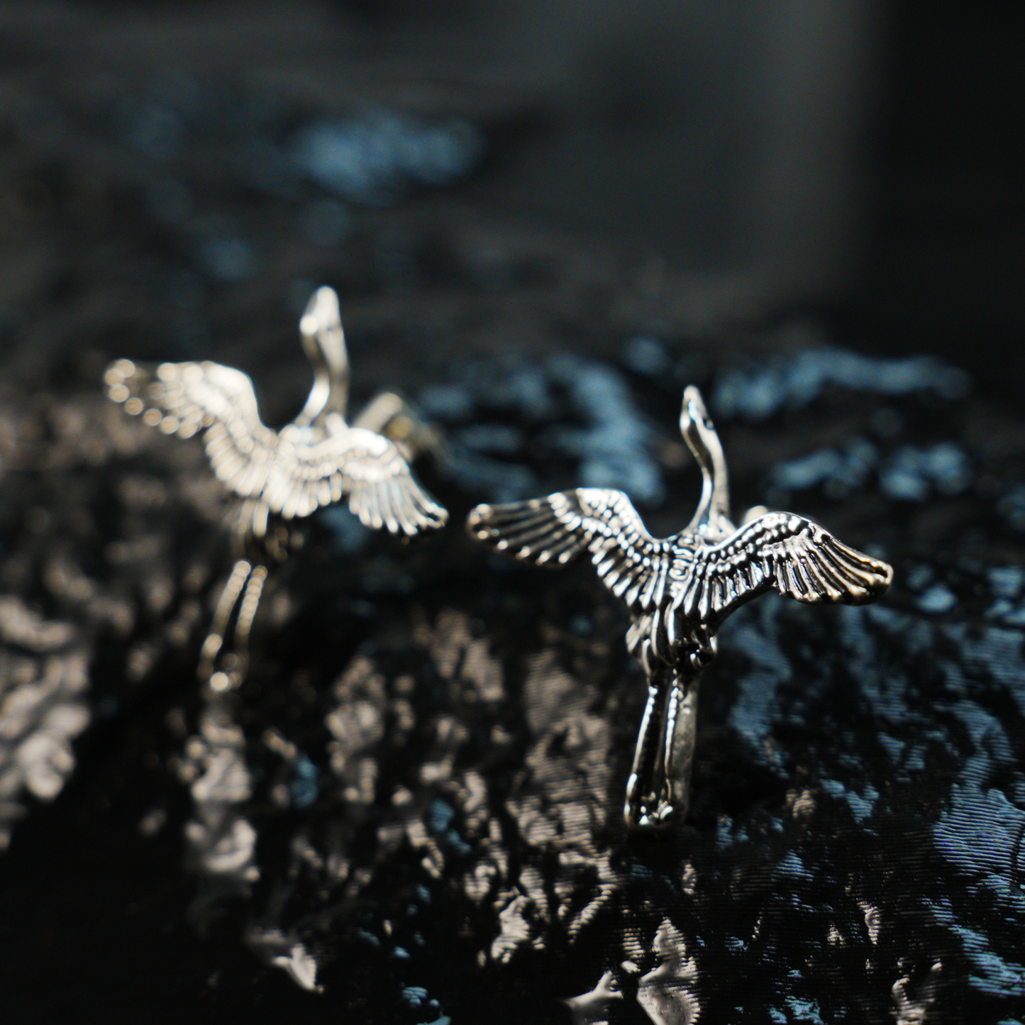 Ohrringe mit schwebendem Vogel | Symbol der Freiheit Talisman | Von der Natur inspirierte künstlerische Ohrstecker