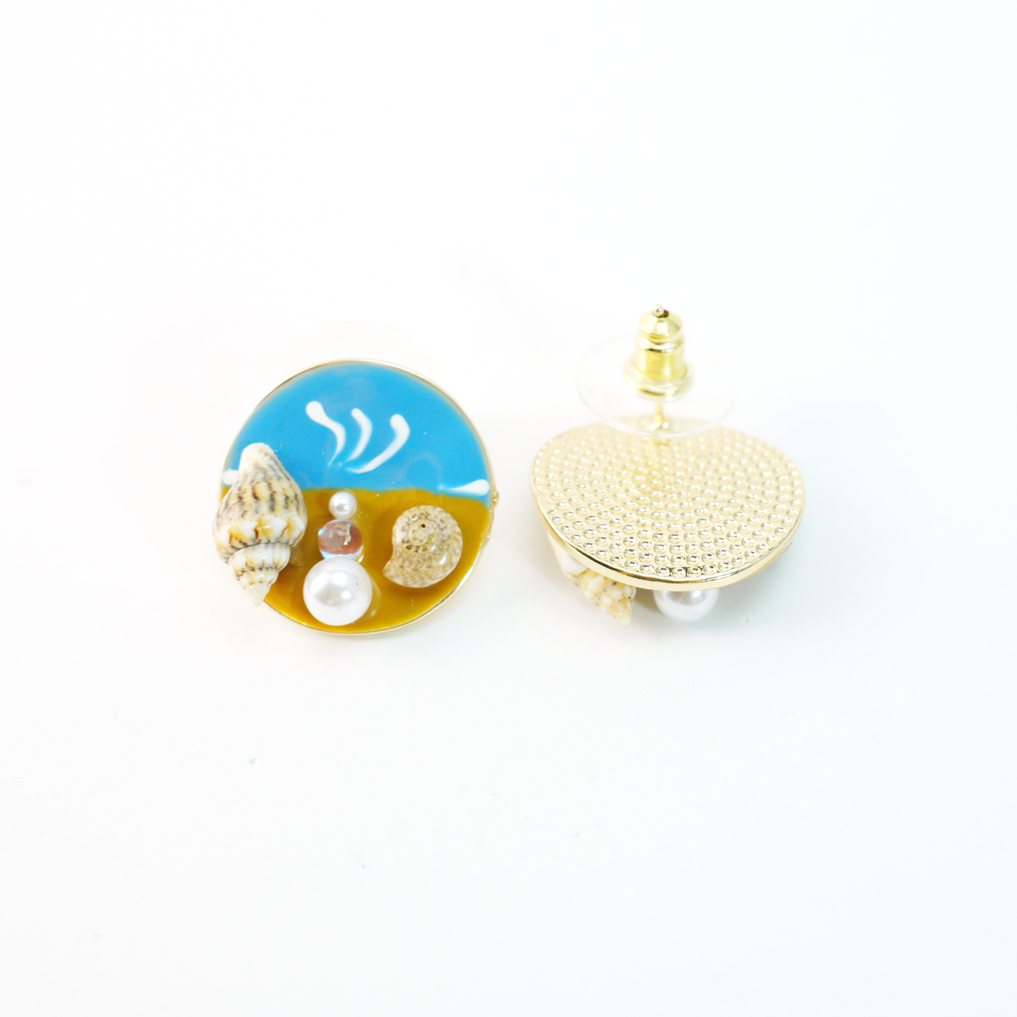 Sommerliche Muschel- und Perlenohrringe | Natürlicher Muschel-Collage-Schmuck | Handgefertigte Boho-Strandohrstecker