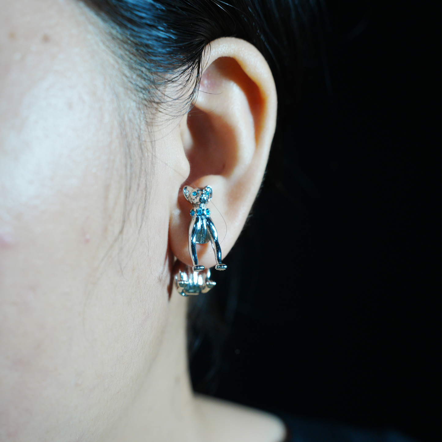 Mystischer Katzen-Ohrstecker | Blaue Kristallaugen & Halsband | Gotischer Katzenschmuck | Unisex-Statement-Tierohrring | Katzen-Totem-Accessoire