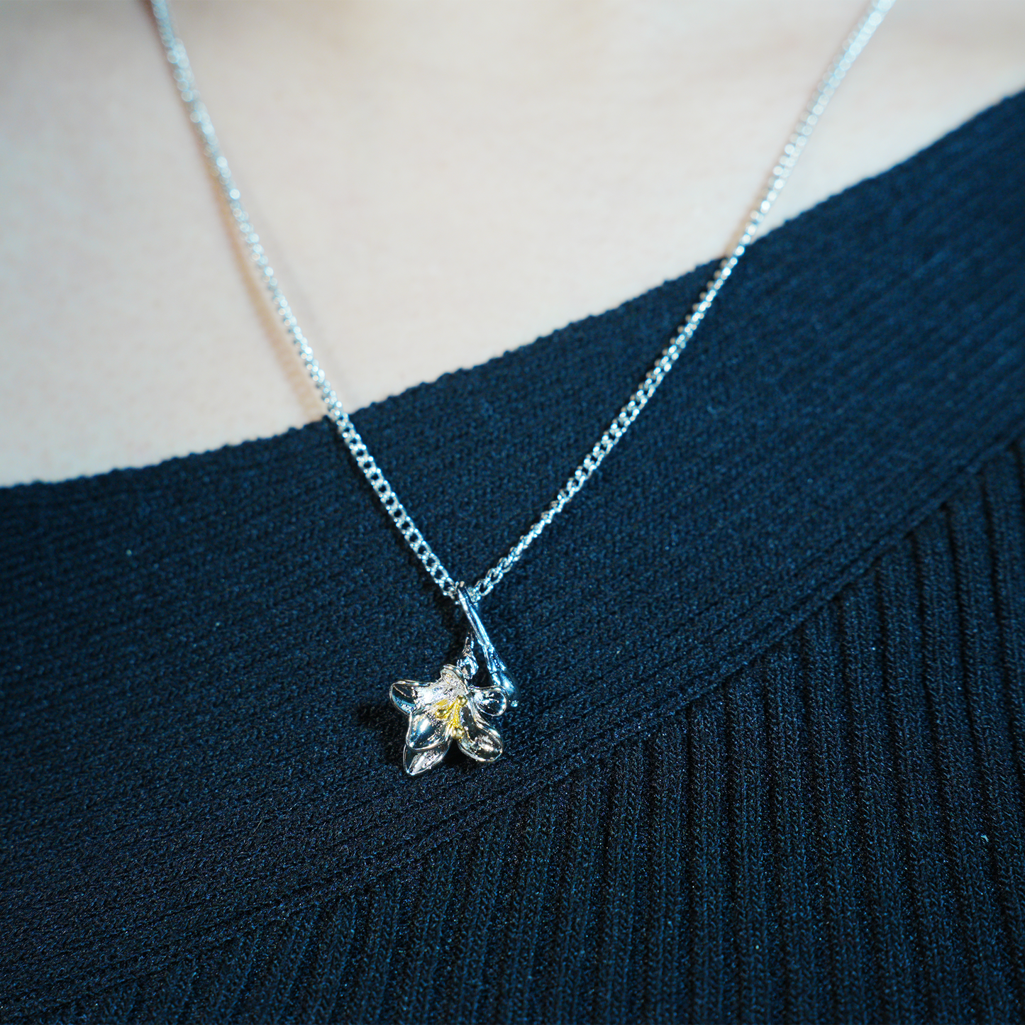 Silver Gold Floral Necklace | Minimal Nature-Inspired Jewelry | Sentimental Gift for Everyday & Travel