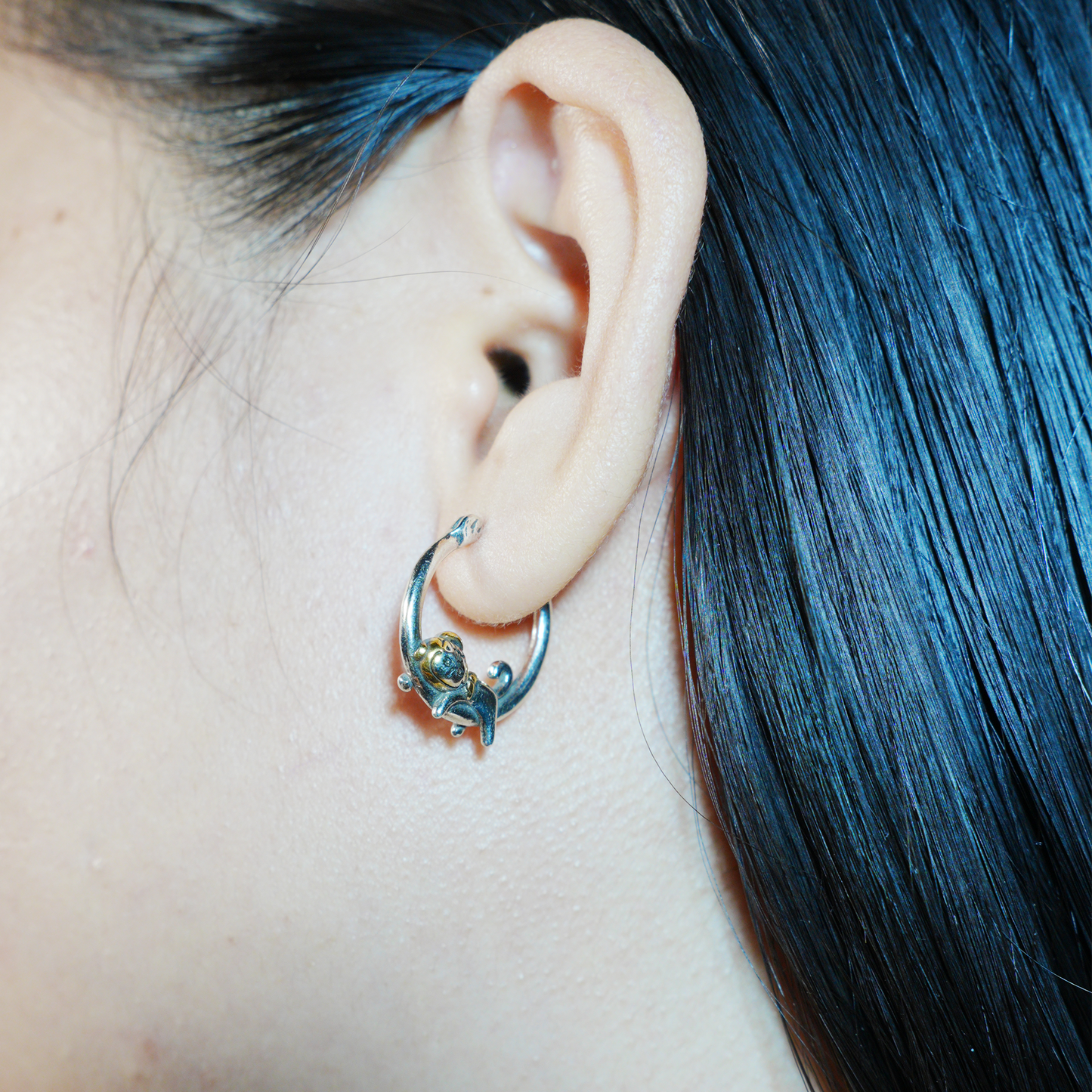 Curious Cat with Fish Hat Earrings – Playful Kitty Studs for Animal Lovers, Cute Cat Jewelry for Daily Joy