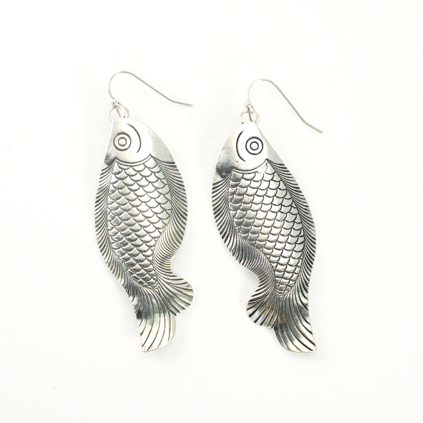 Fisch Tropfen Ohrringe, Handgefertigter Schmuck im Ethno Stil, Vintage Geschnitztes Fisch Design, spirituelles Symbol Geschenk für Sie