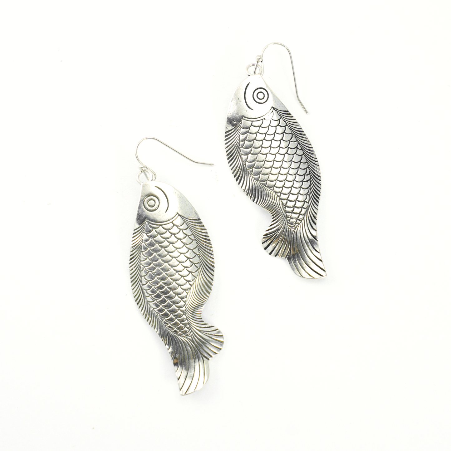 Fisch Tropfen Ohrringe, Handgefertigter Schmuck im Ethno Stil, Vintage Geschnitztes Fisch Design, spirituelles Symbol Geschenk für Sie