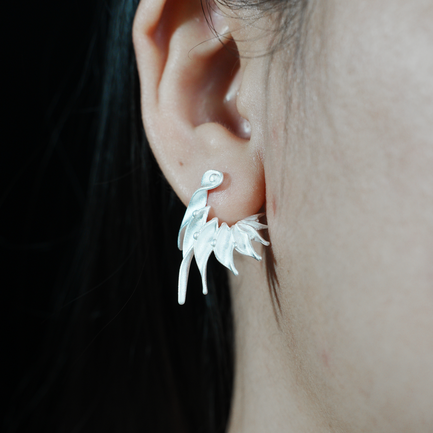 Gewellte Struktur Tropfen Ohrringe, Ozean inspirierter Ohrschmuck für Frauen, Künstlerische minimalistische Ohrstecker, Einzigartiges Geschenk für Sie