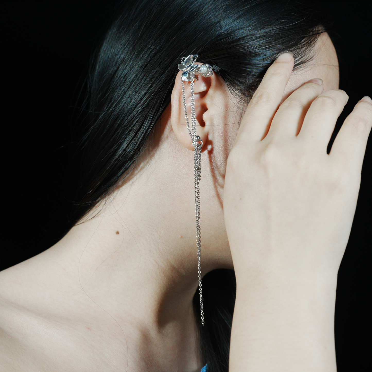 Butterfly Pearl Drop Chain Earrings, Asymmetrical Ear Cuff Style, Nature Inspired Jewelry for Women, Elegant Gift for Her