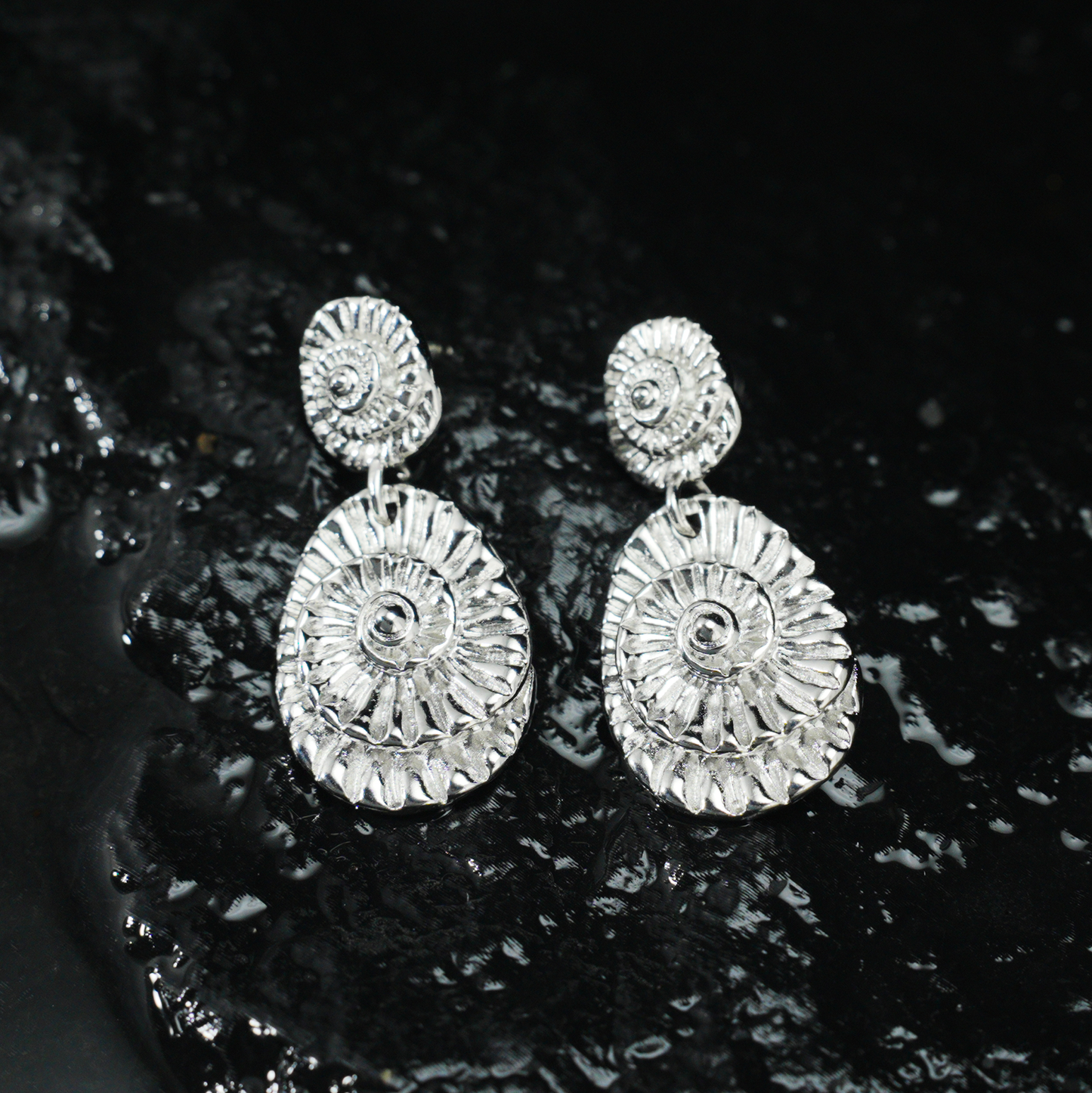 Spiralförmige Tropfen Ohrringe, Fossil Ammonit inspirierter Schmuck, Geschenk für Frauen