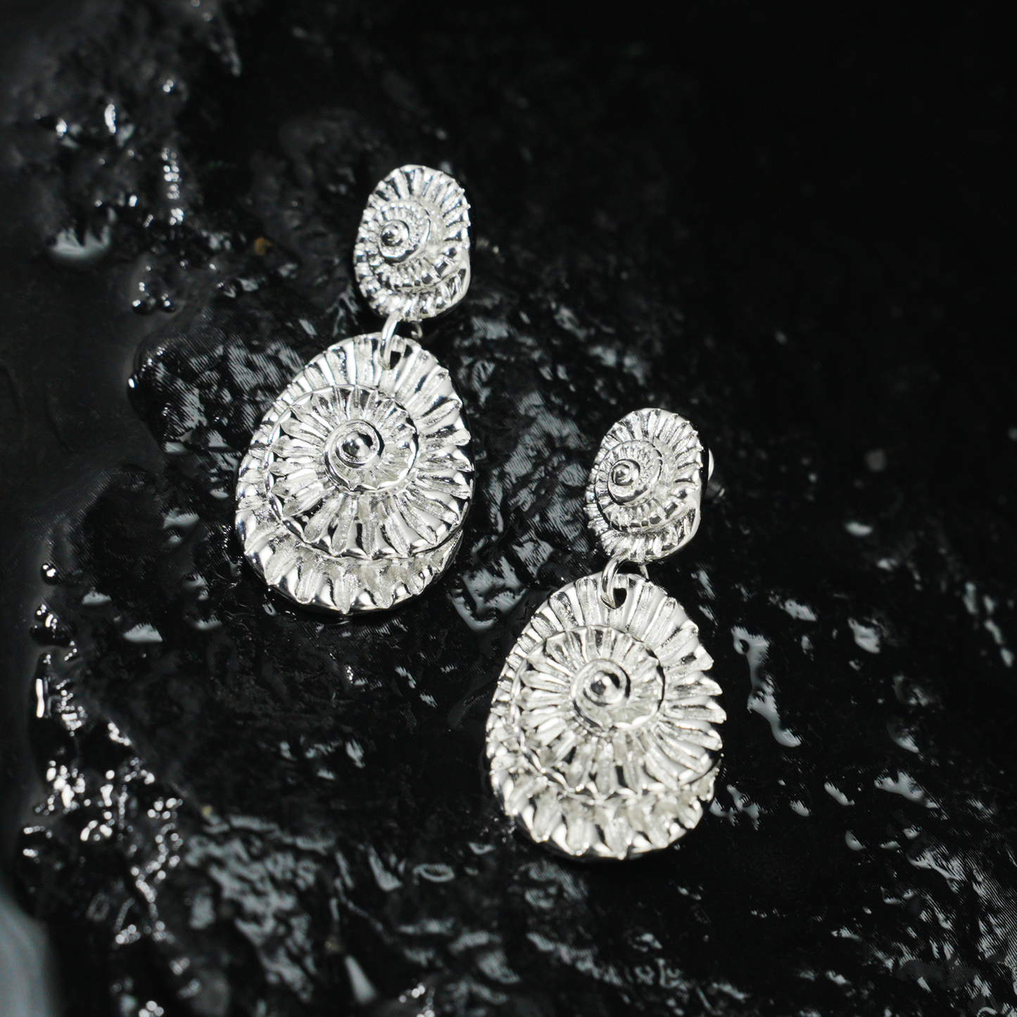Spiralförmige Tropfen Ohrringe, Fossil Ammonit inspirierter Schmuck, Geschenk für Frauen
