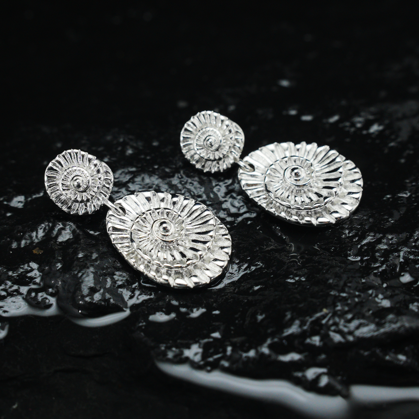 Spiralförmige Tropfen Ohrringe, Fossil Ammonit inspirierter Schmuck, Geschenk für Frauen