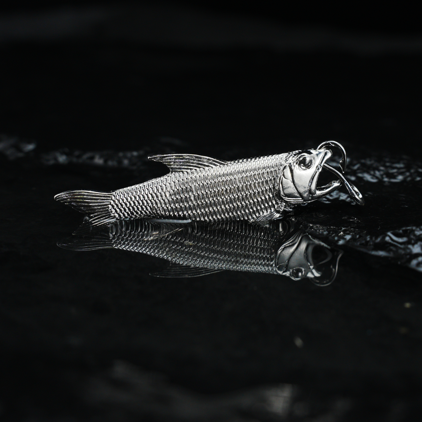 Realistische Halskette mit Fischanhänger für Männer, handgefertigtes Tiertotem-Amulett, Schmuck mit Naturfischsymbol