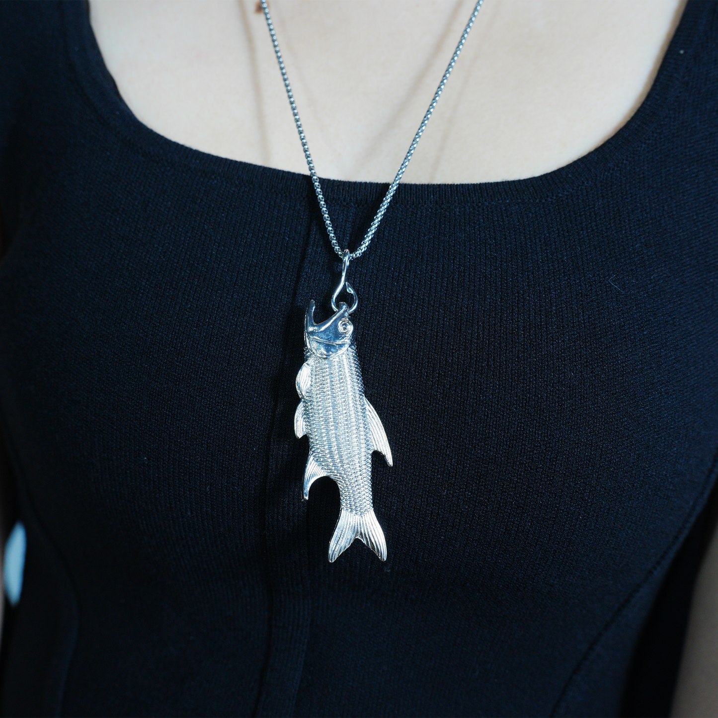 Realistische Halskette mit Fischanhänger für Männer, handgefertigtes Tiertotem-Amulett, Schmuck mit Naturfischsymbol