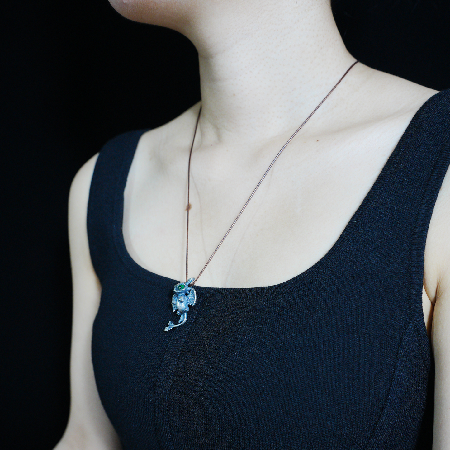 Süße Halskette mit Drachenanhänger – Fantasy-Tierschmuck, grünäugiger Babydrachen-Anhänger, handgefertigtes Geschenk im Gothic-Stil für alle Altersgruppen