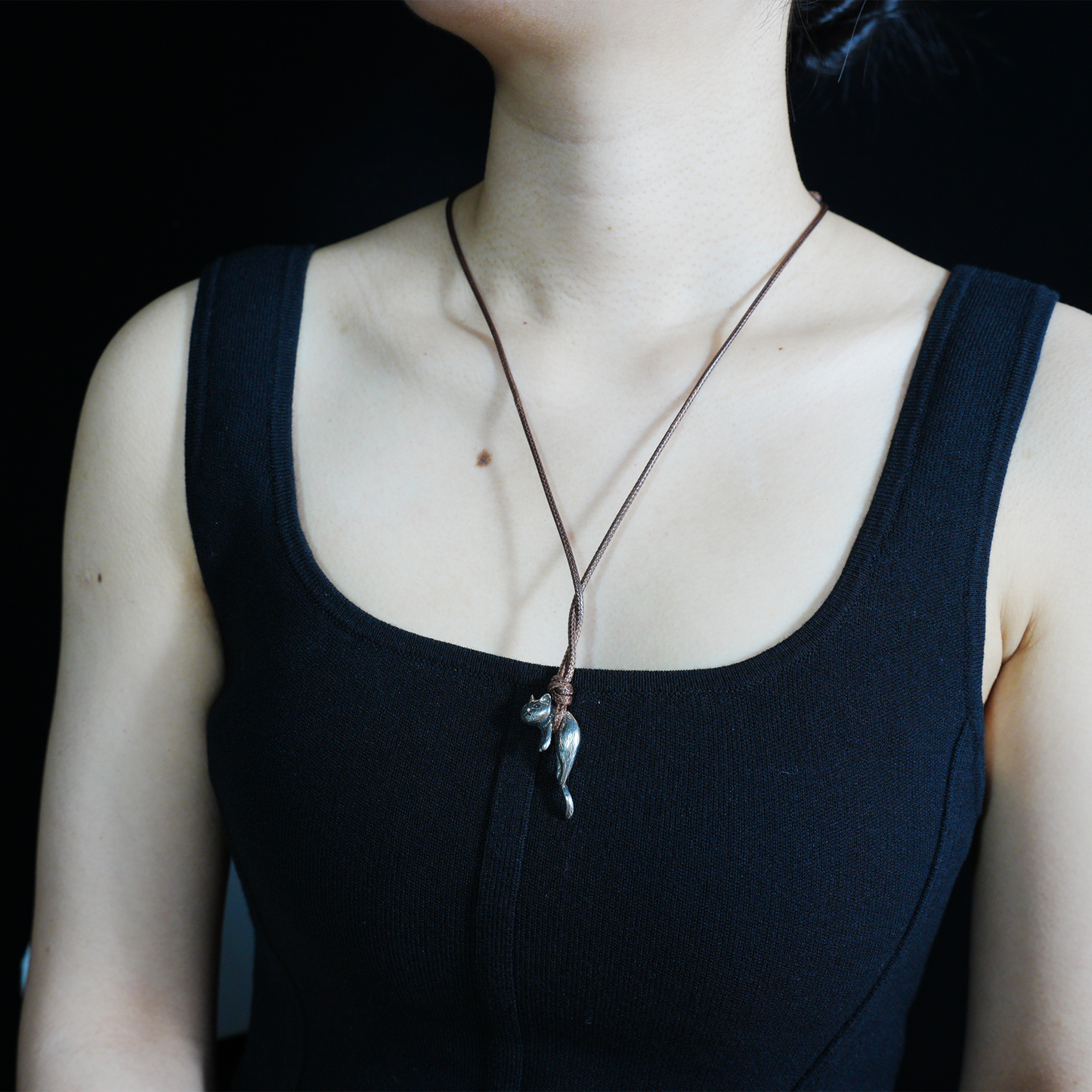 Hanging Cat Pendant – Playful Cat Necklace with Climbing Detail, Handmade Animal Jewelry Gift for Cat Lovers