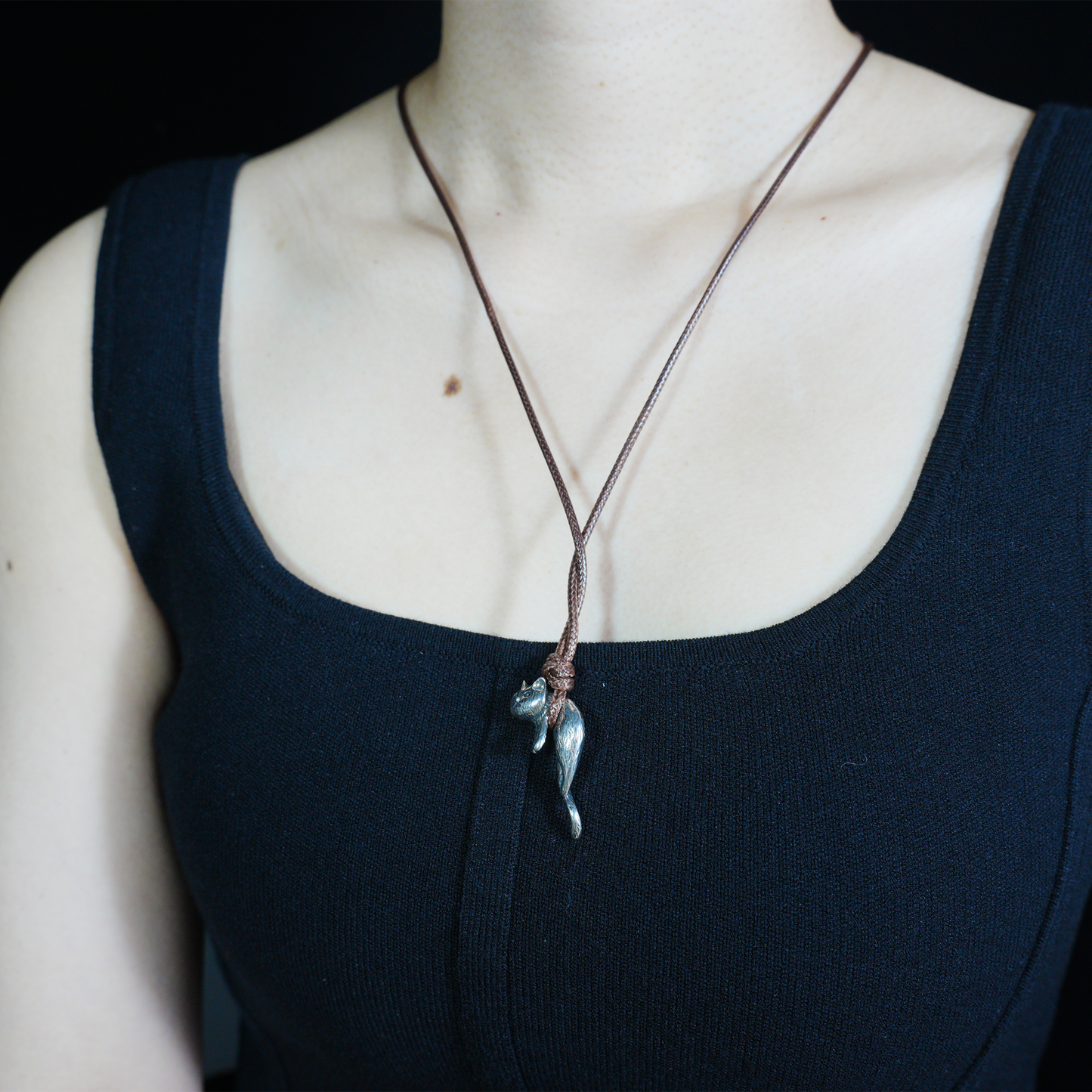 Hanging Cat Pendant – Playful Cat Necklace with Climbing Detail, Handmade Animal Jewelry Gift for Cat Lovers