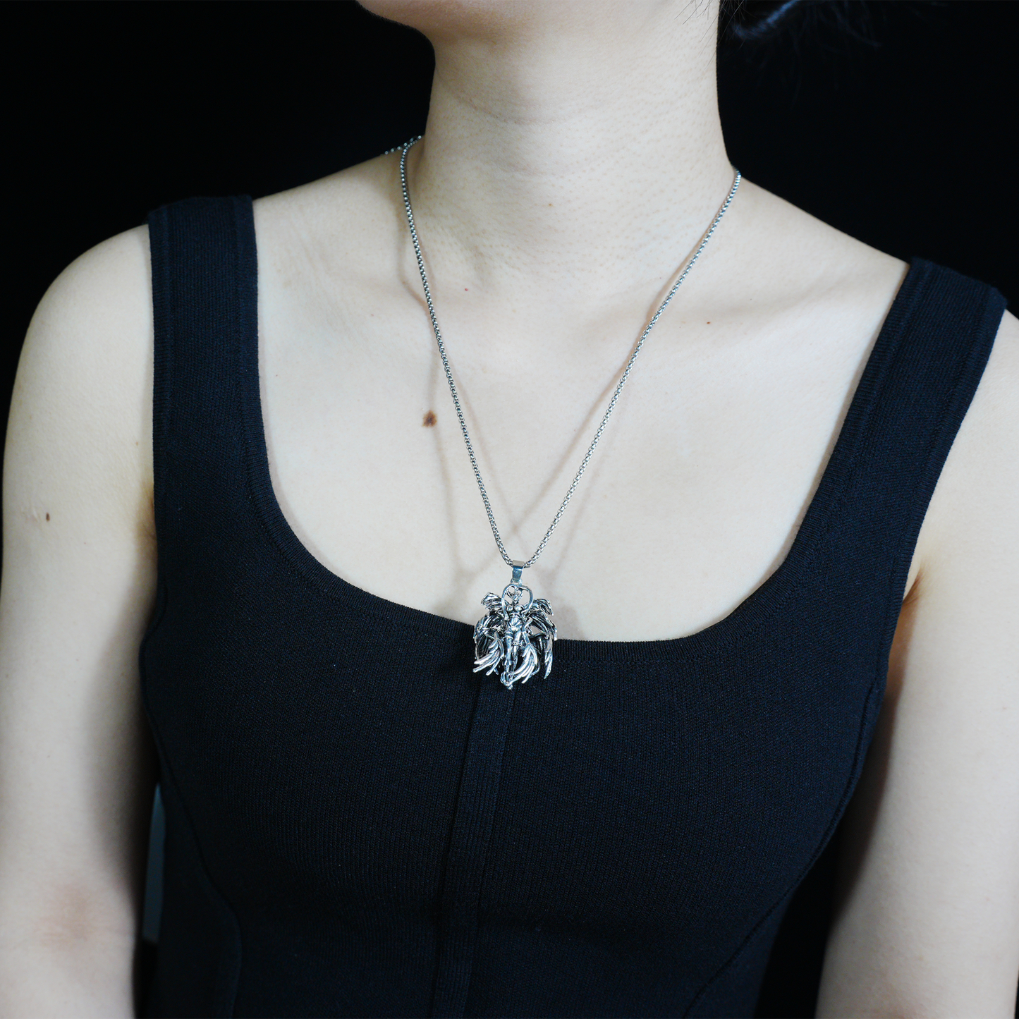 Gefallener Walküren-Anhänger mit Flügeln, Nordischer Mythos Krieger Halskette, Gothic Göttin Amulett, Dark Style Schmuck, Retro Geschnitztes Statement Stück