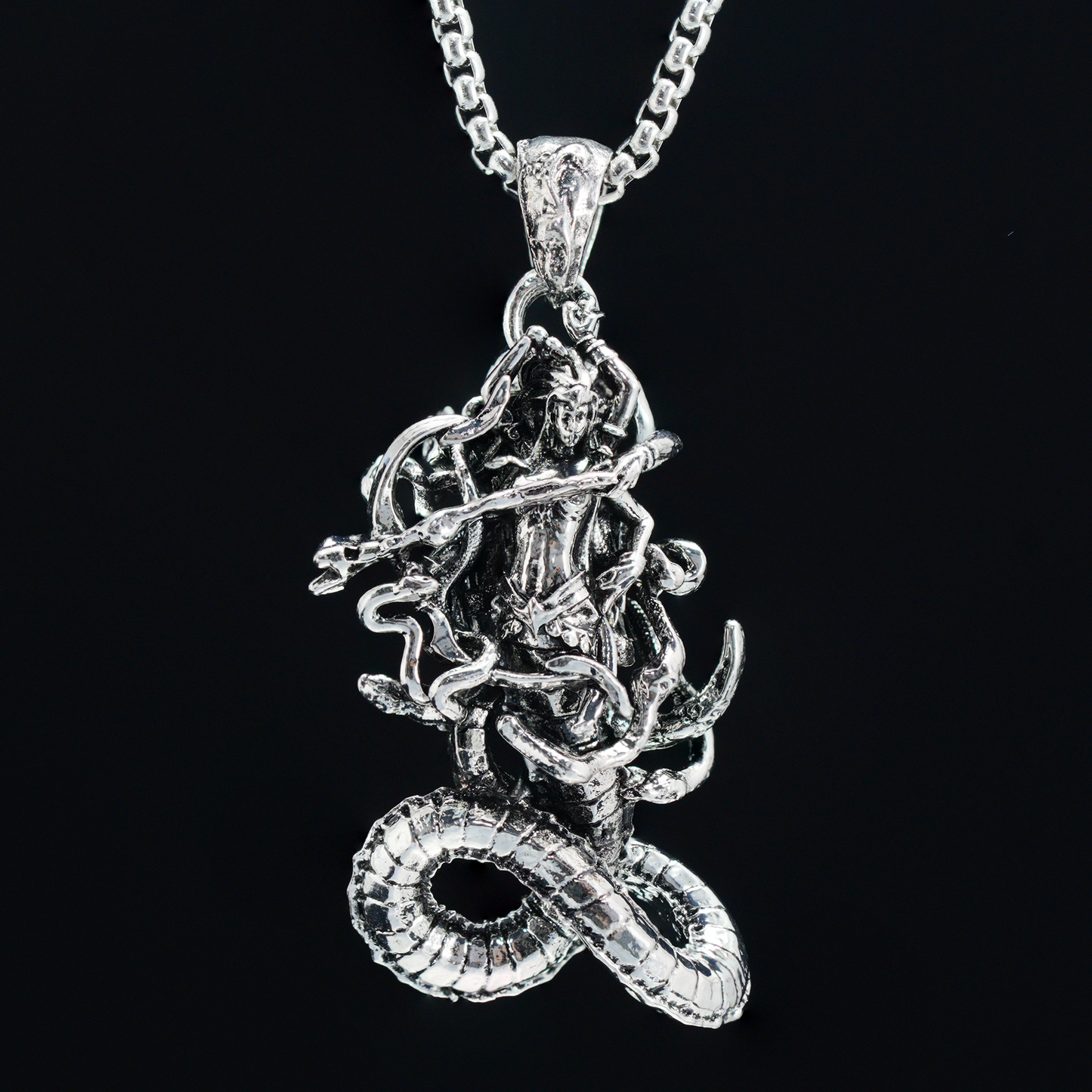 Gothic Medusa Schlangenanhänger Halskette | Dunkle Mythologie Relief Schmuck