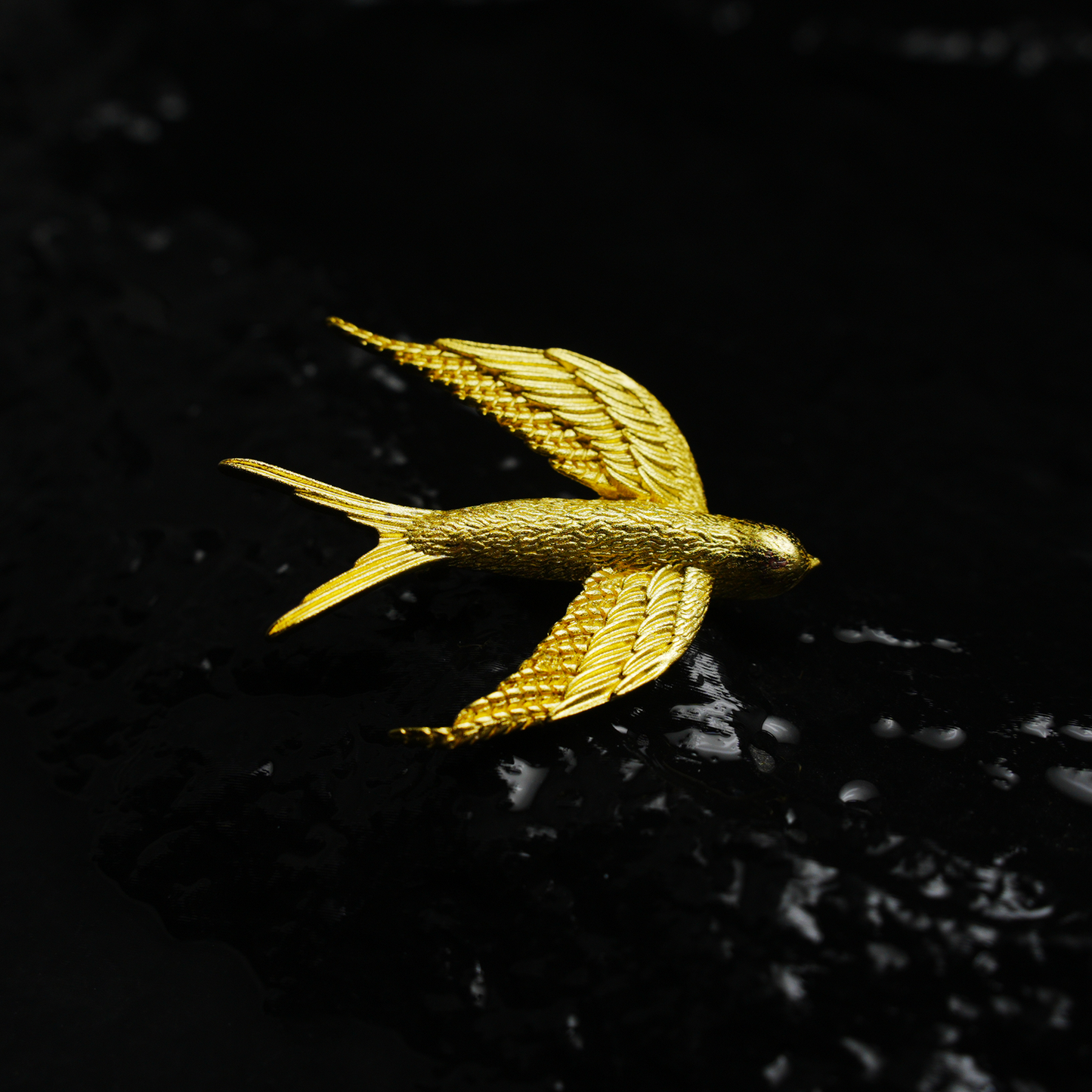 Vintage Gold Schwalben Brosche Elegante Messing Legierung Vogel Pin Retro Statement Schmuck