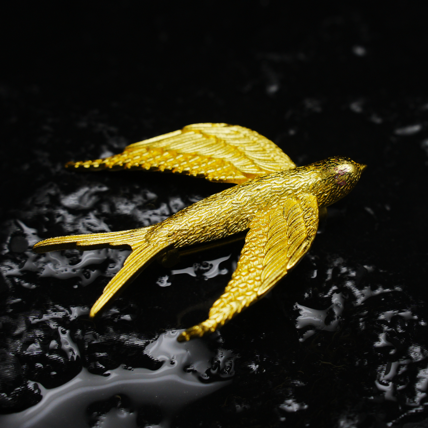Vintage Gold Schwalben Brosche Elegante Messing Legierung Vogel Pin Retro Statement Schmuck