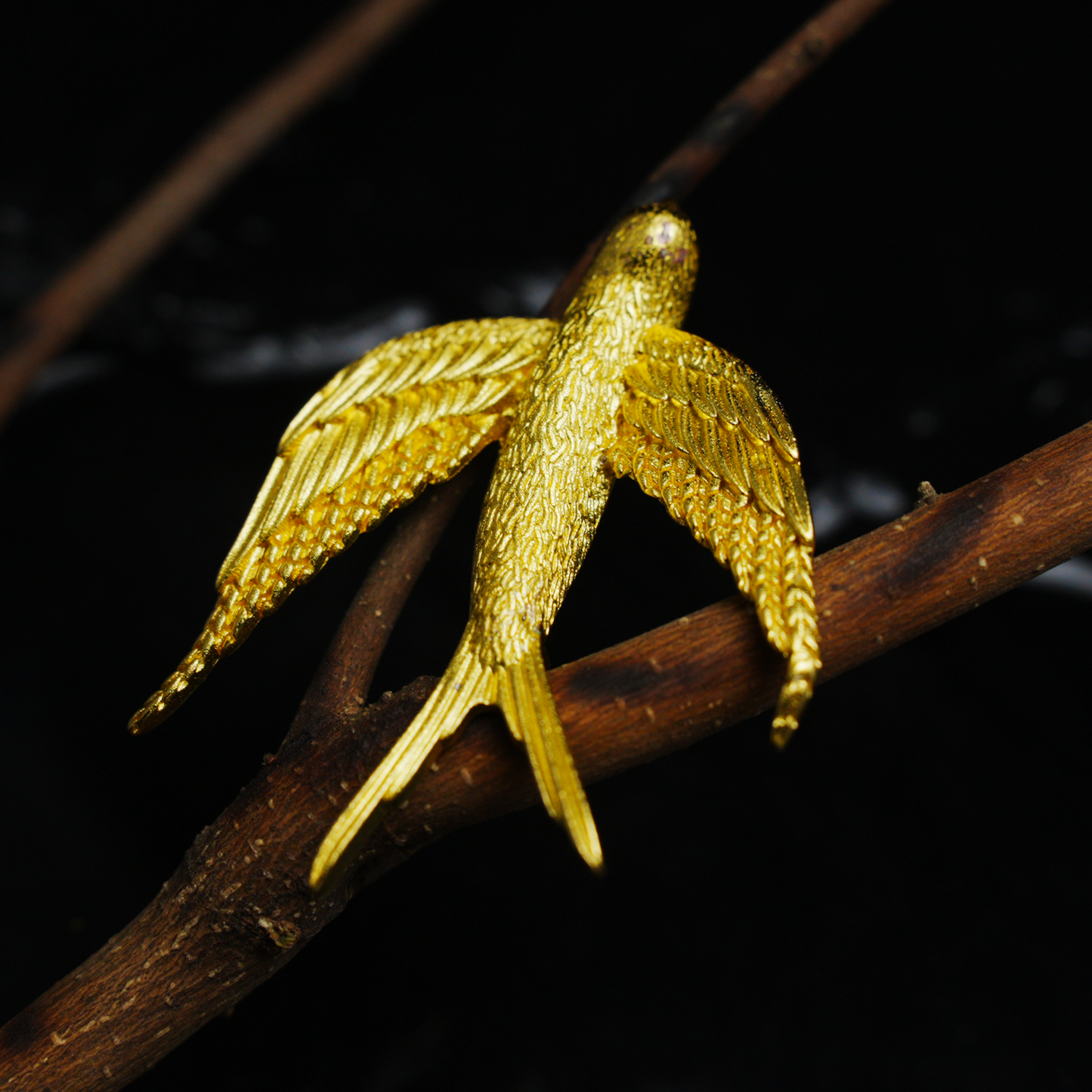 Vintage Gold Schwalben Brosche Elegante Messing Legierung Vogel Pin Retro Statement Schmuck