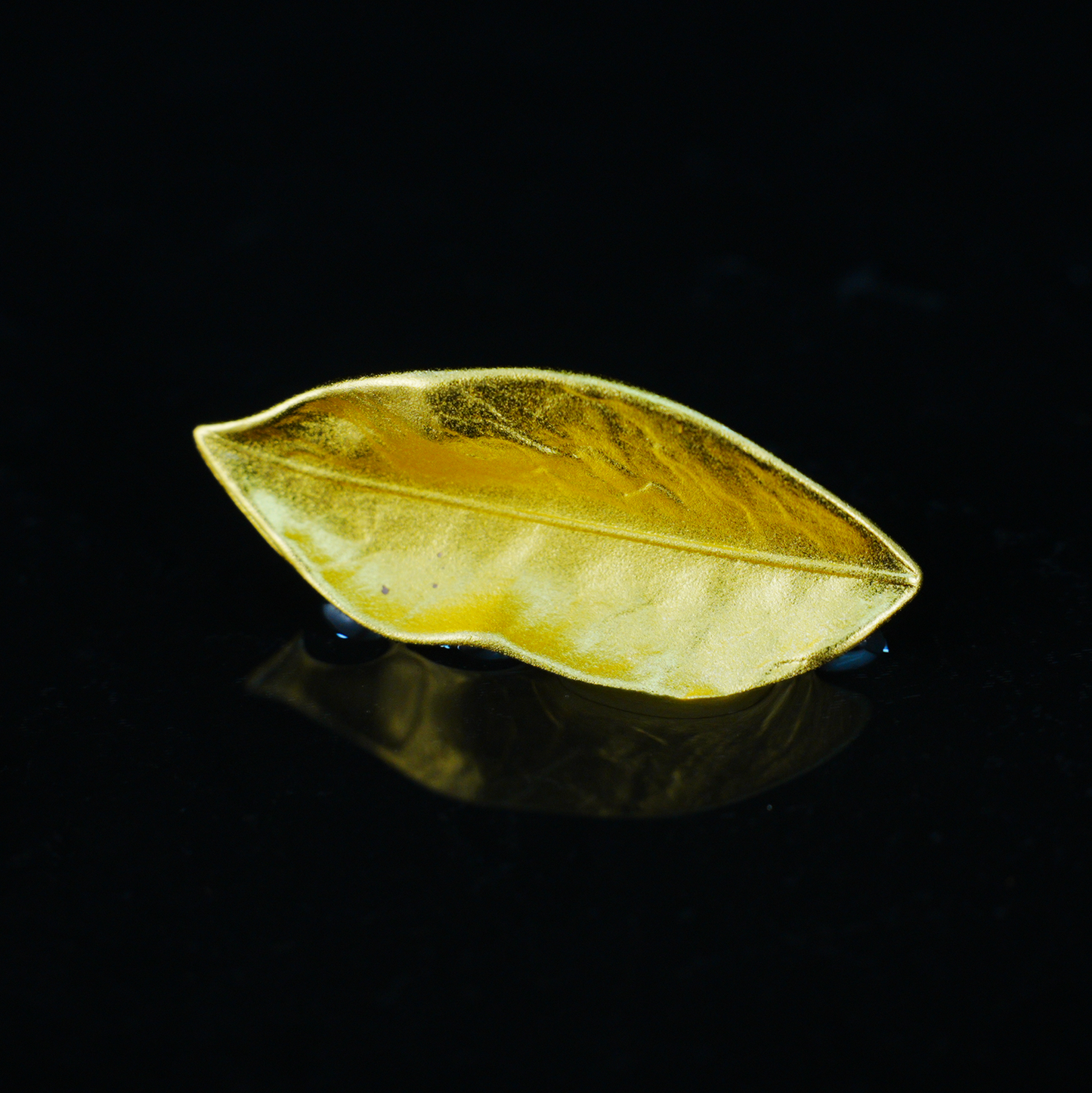 Blattgoldbrosche, Retro- und Naturstil, elegante und vielseitige Brosche in Pflanzenform