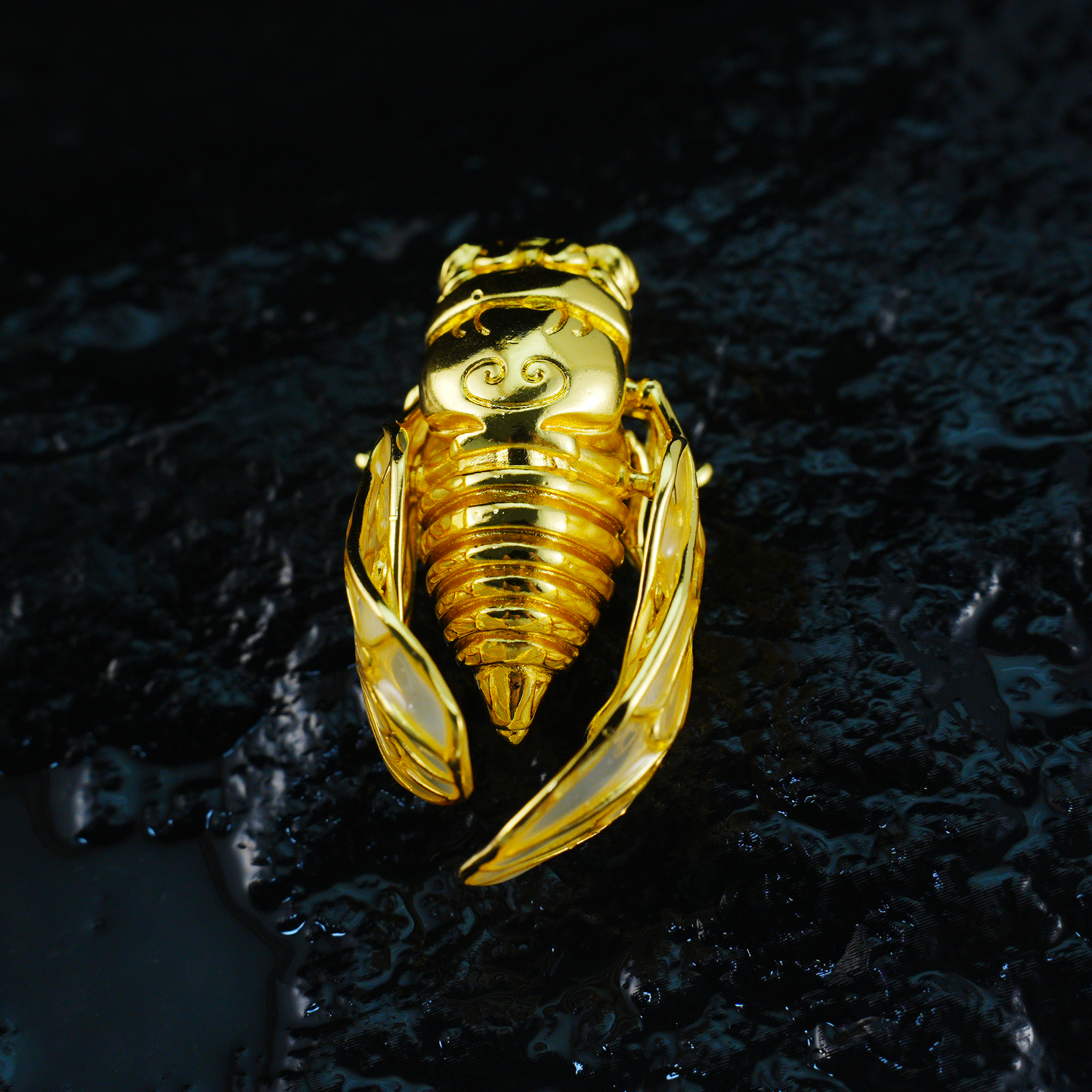 Vintage Gold Cicada Ornament Halskette Anhänger Symbol der Wiedergeburt & Freiheit