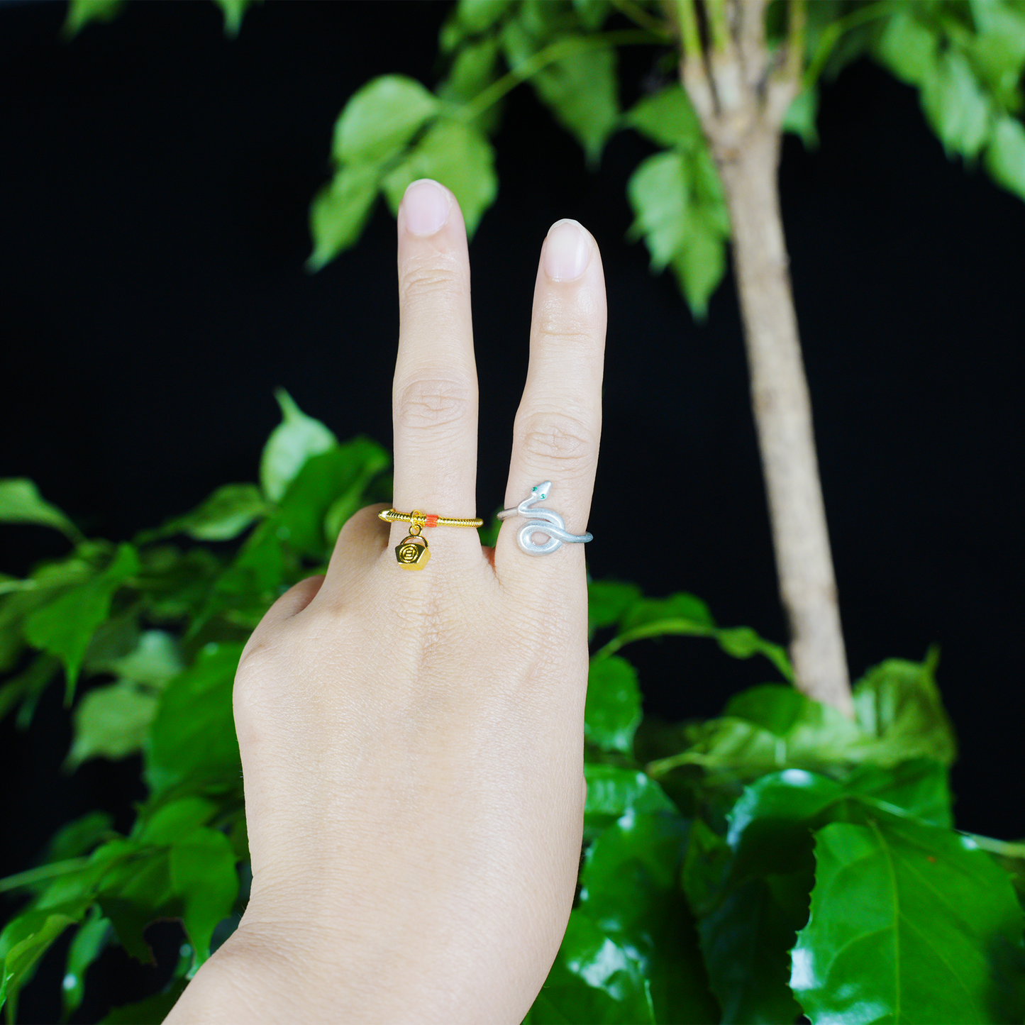 Gold spring ring design ring with red embellishment Chinese auspicious retro ring