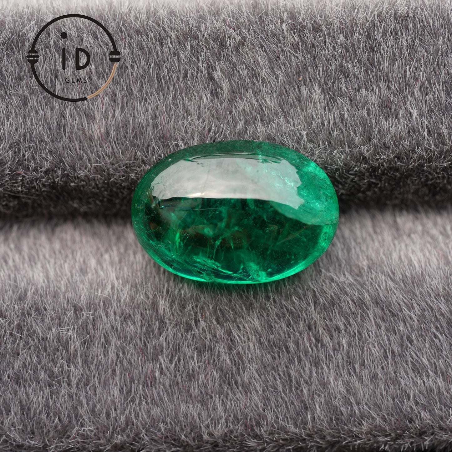 Natürlicher Smaragd aus Kolumbien 7.46ct,Ovalschliff Cabochon,Intensives Grün–Wertvoller Edelstein für Sammler oder exklusive Schmuckstücke