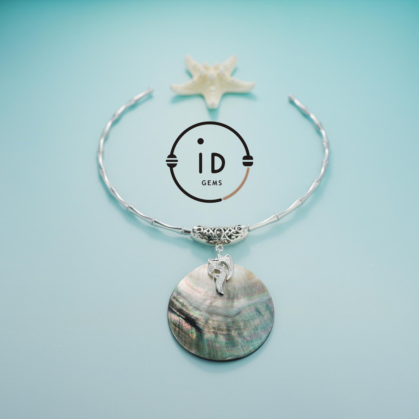 Halskette mit Totem-Anhänger aus natürlicher Muschel | Spirituelles Retro-Halsband aus Titan | Handgefertigter Boho-Schmuck mit Symbolkraft