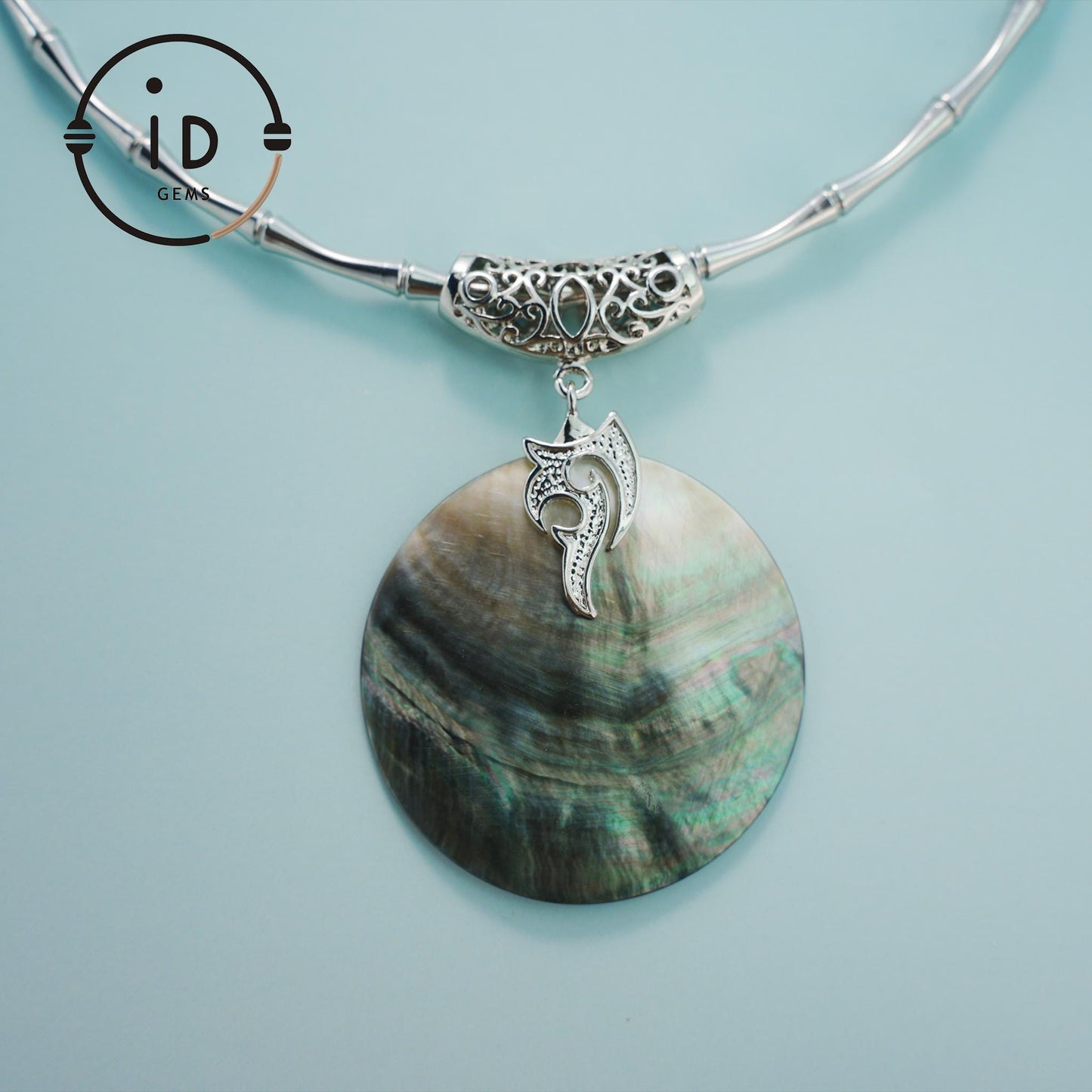 Halskette mit Totem-Anhänger aus natürlicher Muschel | Spirituelles Retro-Halsband aus Titan | Handgefertigter Boho-Schmuck mit Symbolkraft