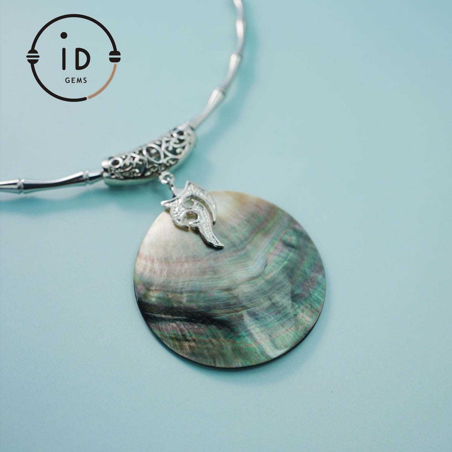 Halskette mit Totem-Anhänger aus natürlicher Muschel | Spirituelles Retro-Halsband aus Titan | Handgefertigter Boho-Schmuck mit Symbolkraft
