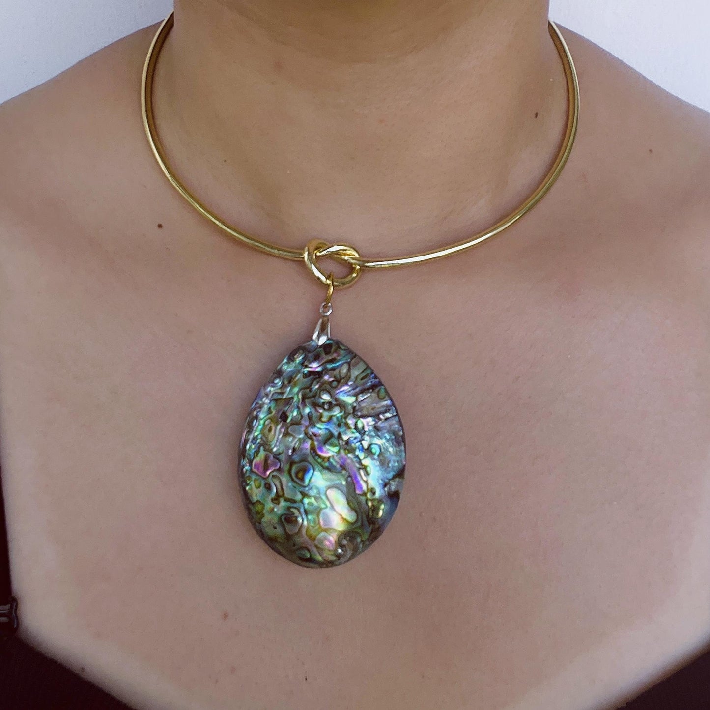 Natürliche Abalone-Muschelkette | Heilende Meeresenergie | Handgefertigtes vergoldetes Halsband | Boho-Sommerstil | Spirituelles Schmuckgeschenk