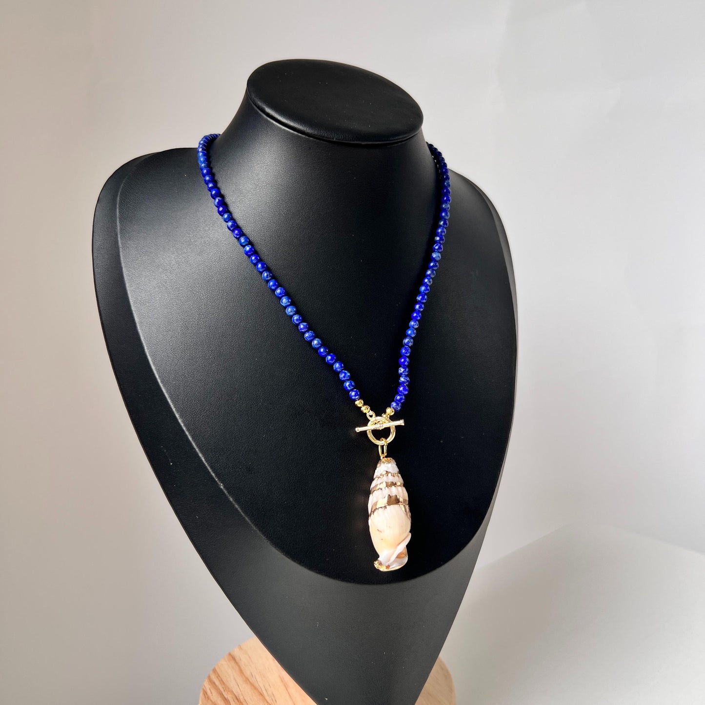 Lapis Lazuli Shell Pendant Necklace|Natural Energy Jewelry|Vintage Ocean Style|Handmade Summer Beach Gift|Blue Gemstone Choker