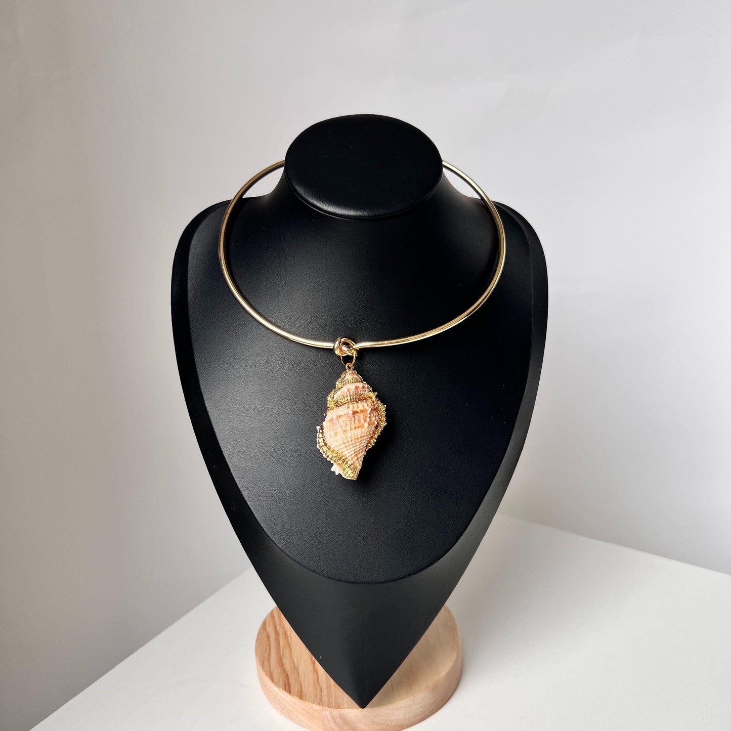 Choker Necklace with Natural Shell Pendant|Vintage Wire Design|Boho Summer Jewelry|Handmade Ocean-Inspired Gift